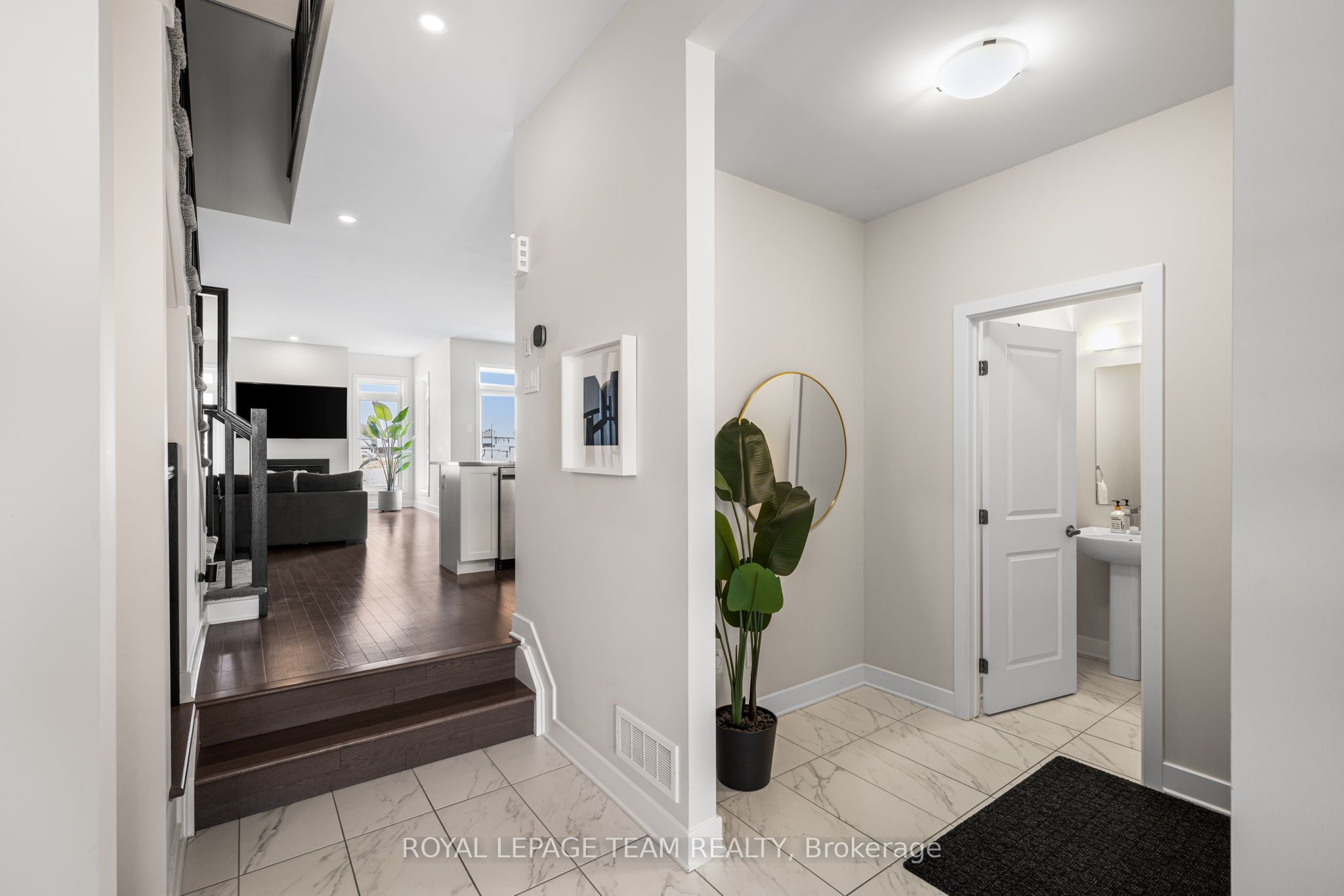 800 Solarium Avenue