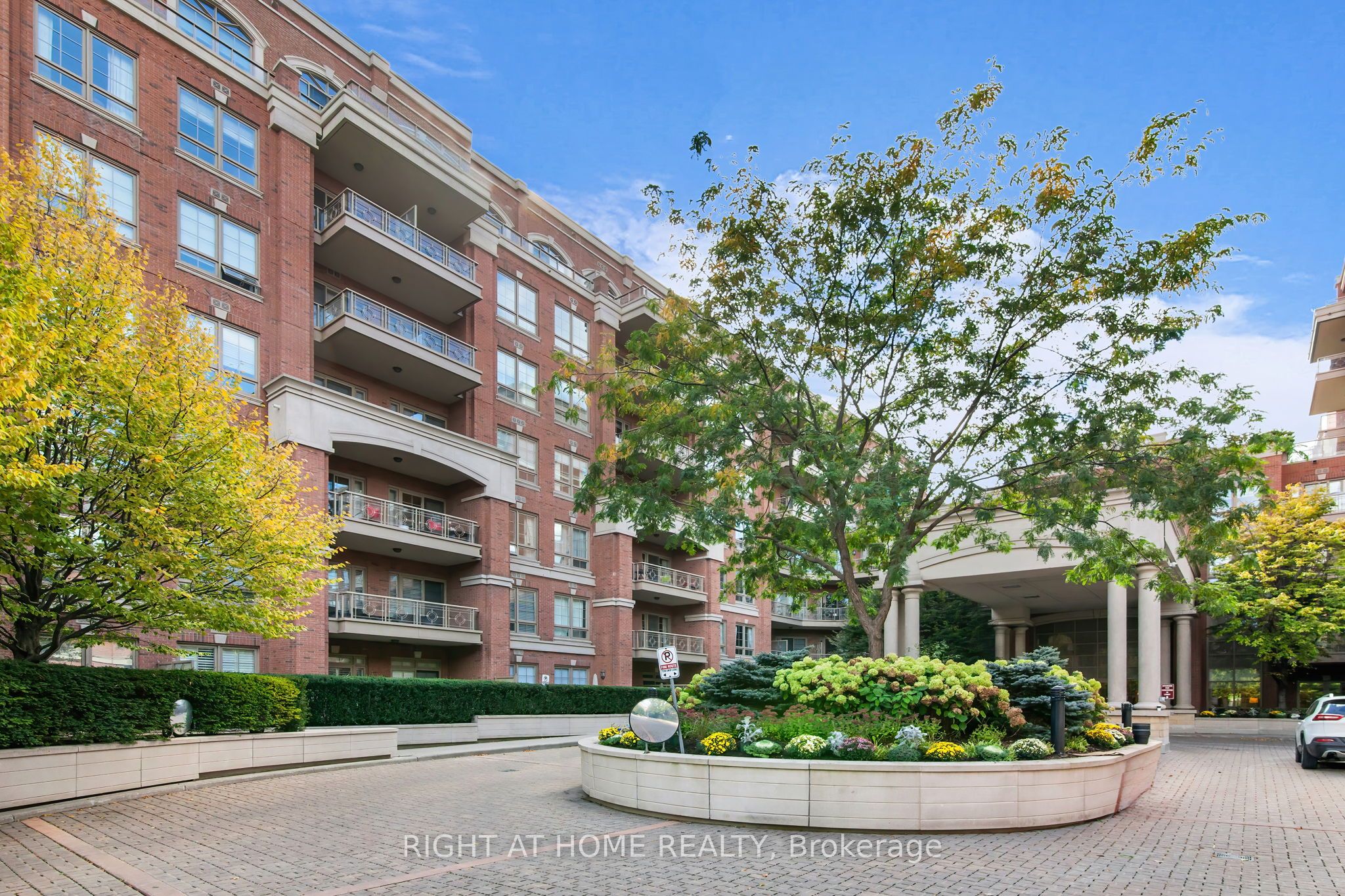 20 Burkebrook Place 306