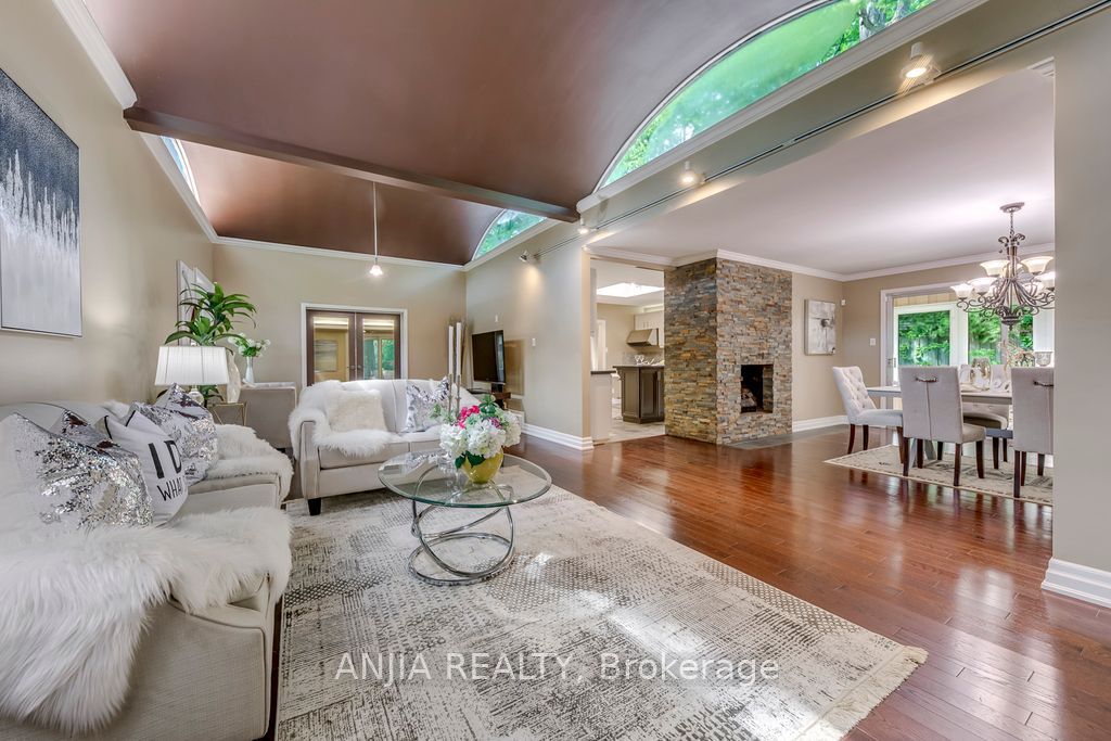 2419 Lionheart Crescent