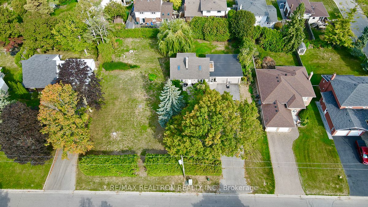 900&904 Parklane Avenue