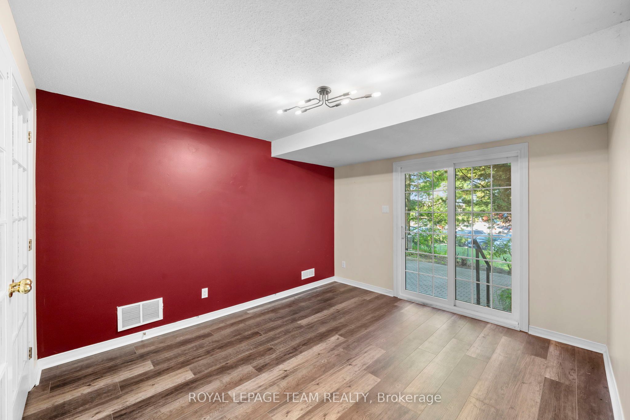 8 Mannington Court