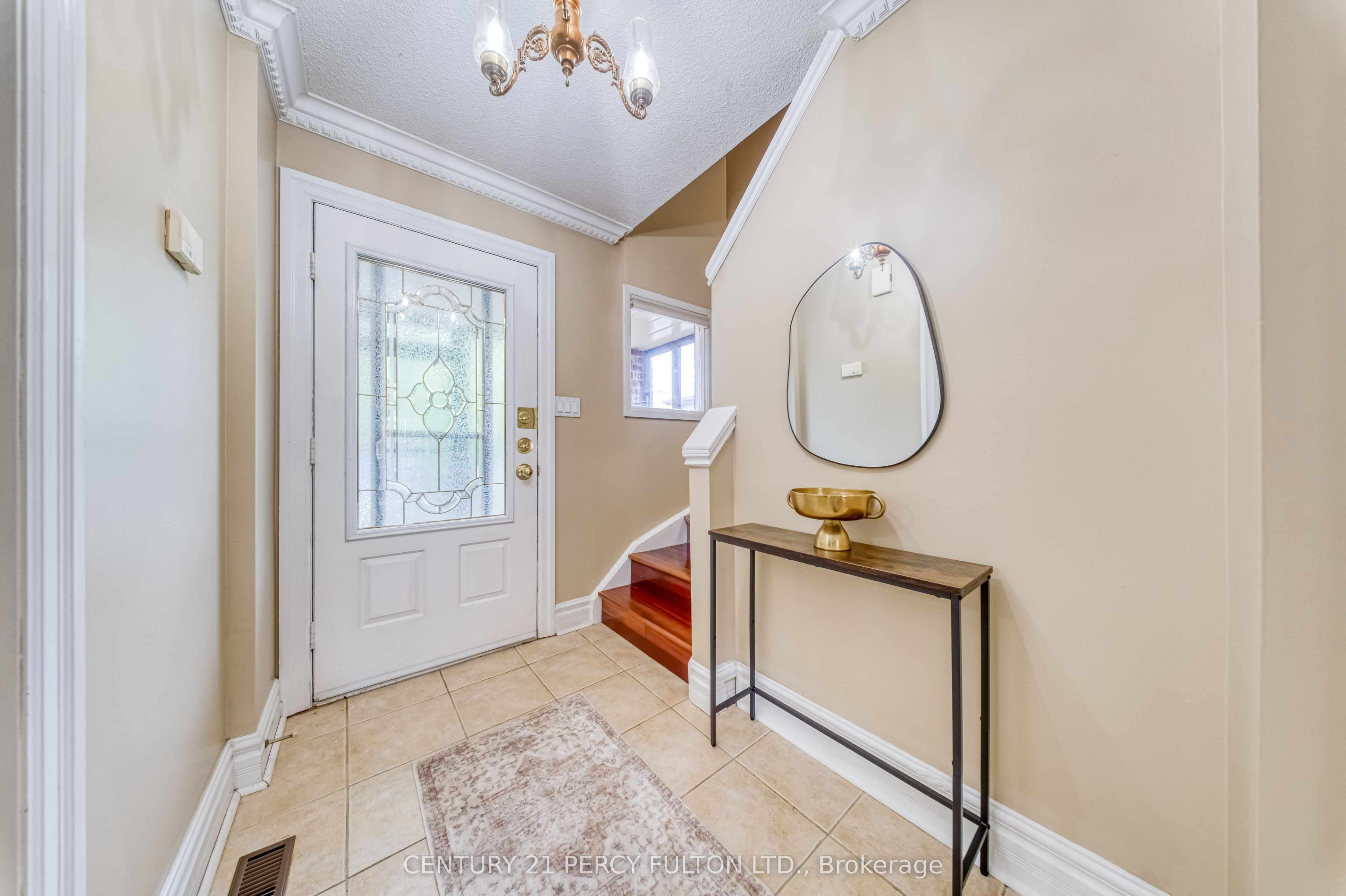 109 Swinton Crescent