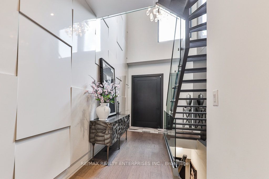 7B Iroquois Avenue