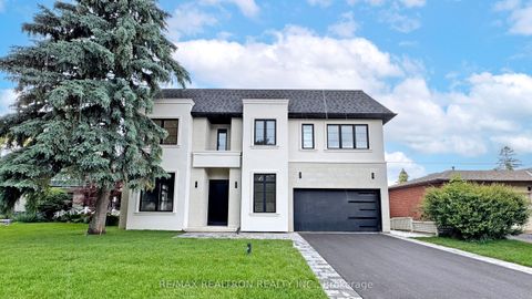 32 Cossar Drive Aurora ON L4G 3N8