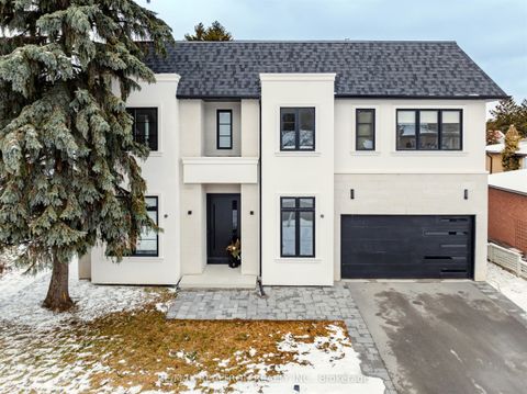 32 Cossar Drive Aurora ON L4G 3N8