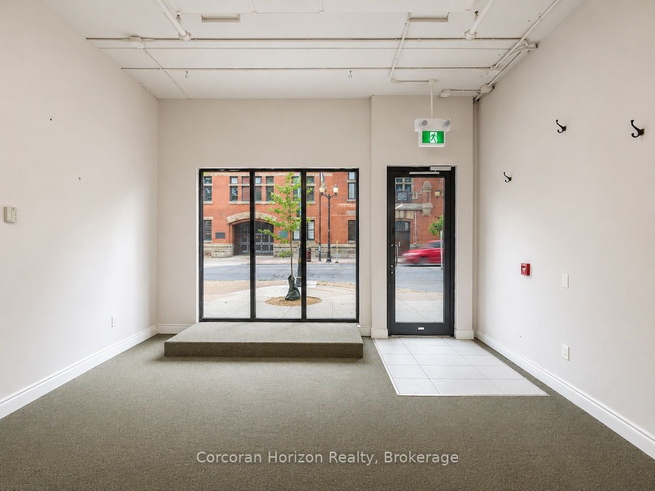 183 James Street N