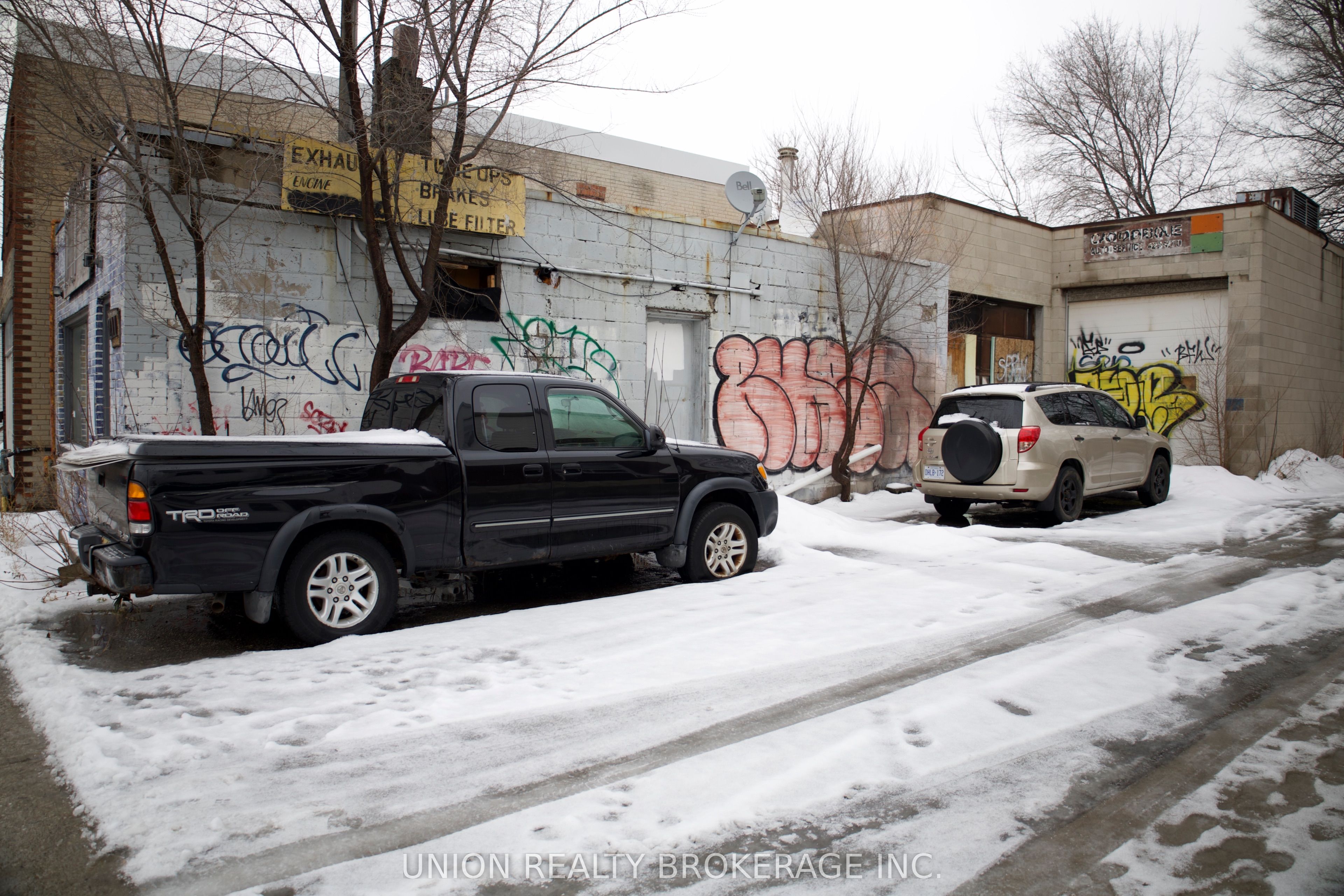 1211 Woodbine Avenue