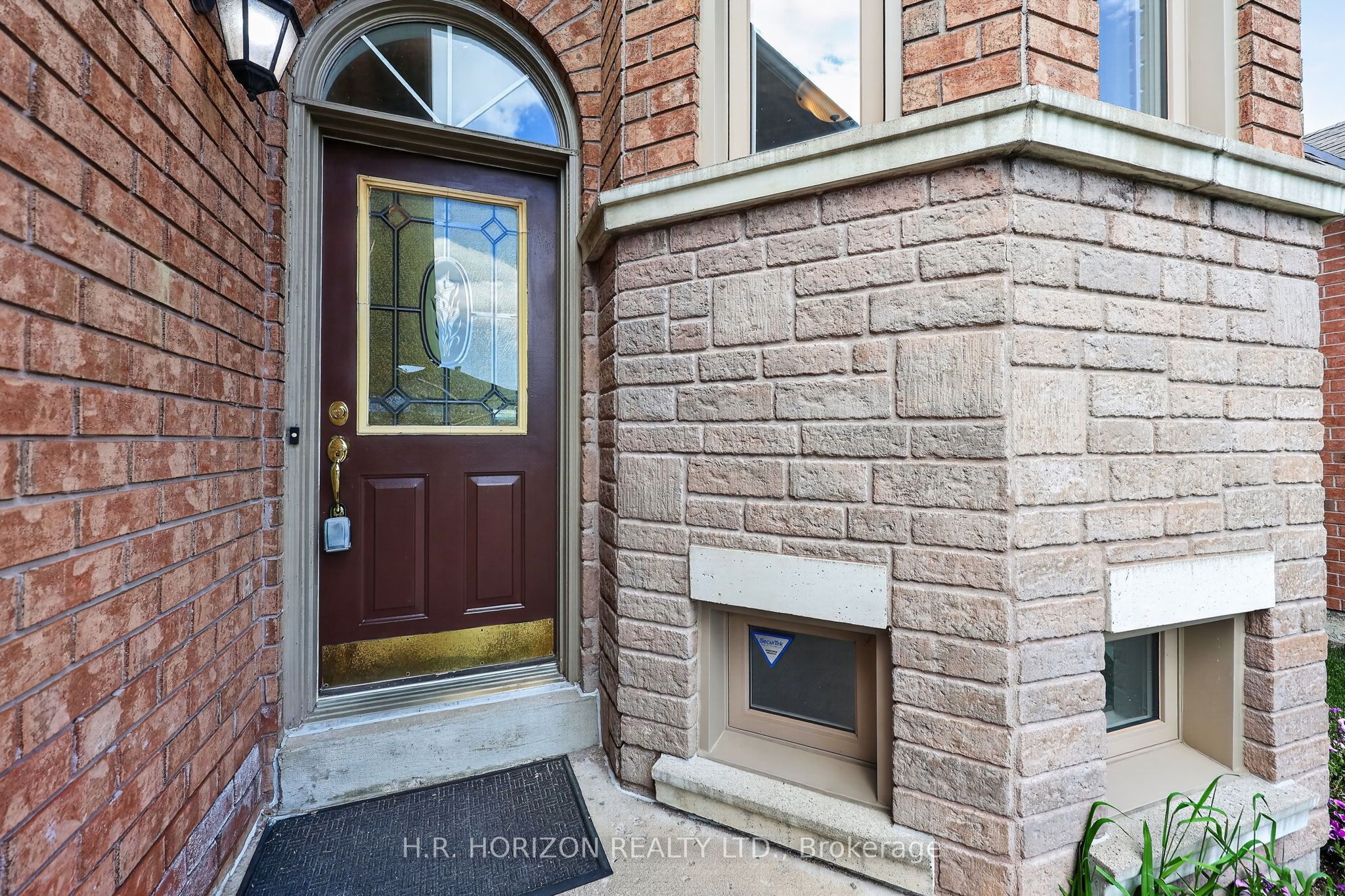 8 Schaefer Place