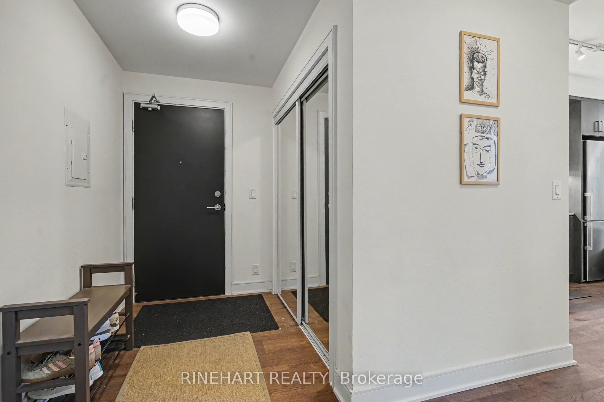 1575 Lakeshore Road W 352