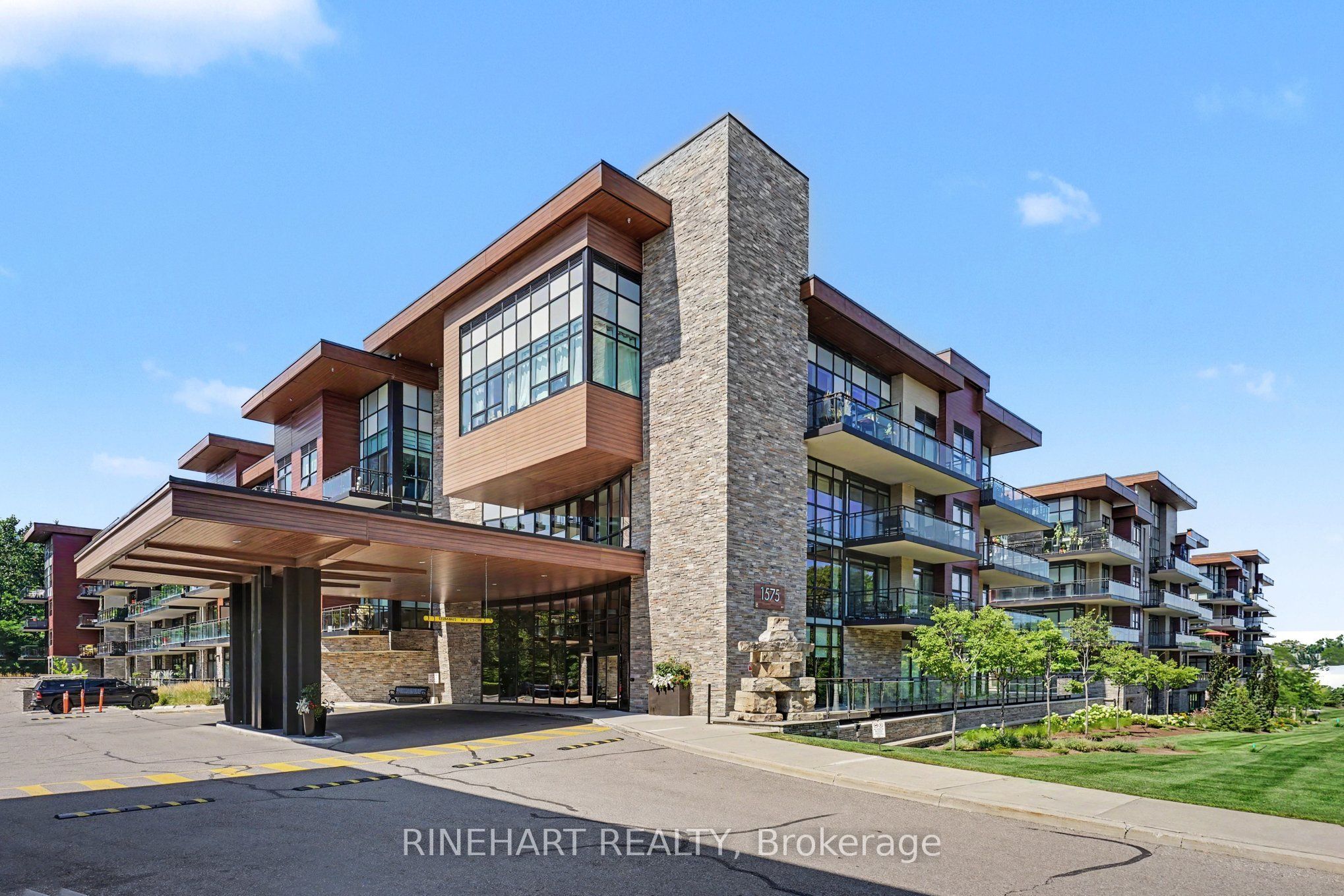 1575 Lakeshore Road W 352