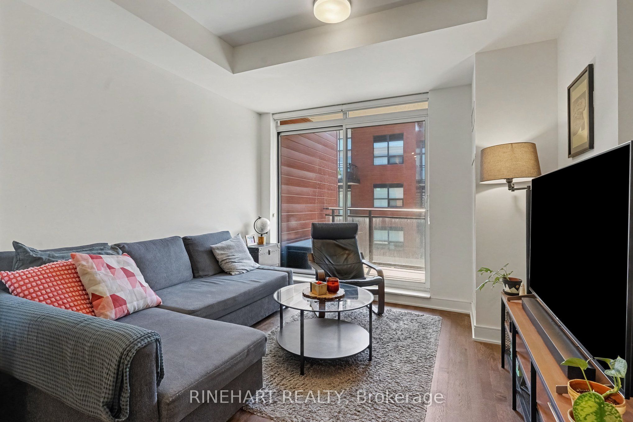 1575 Lakeshore Road W 352