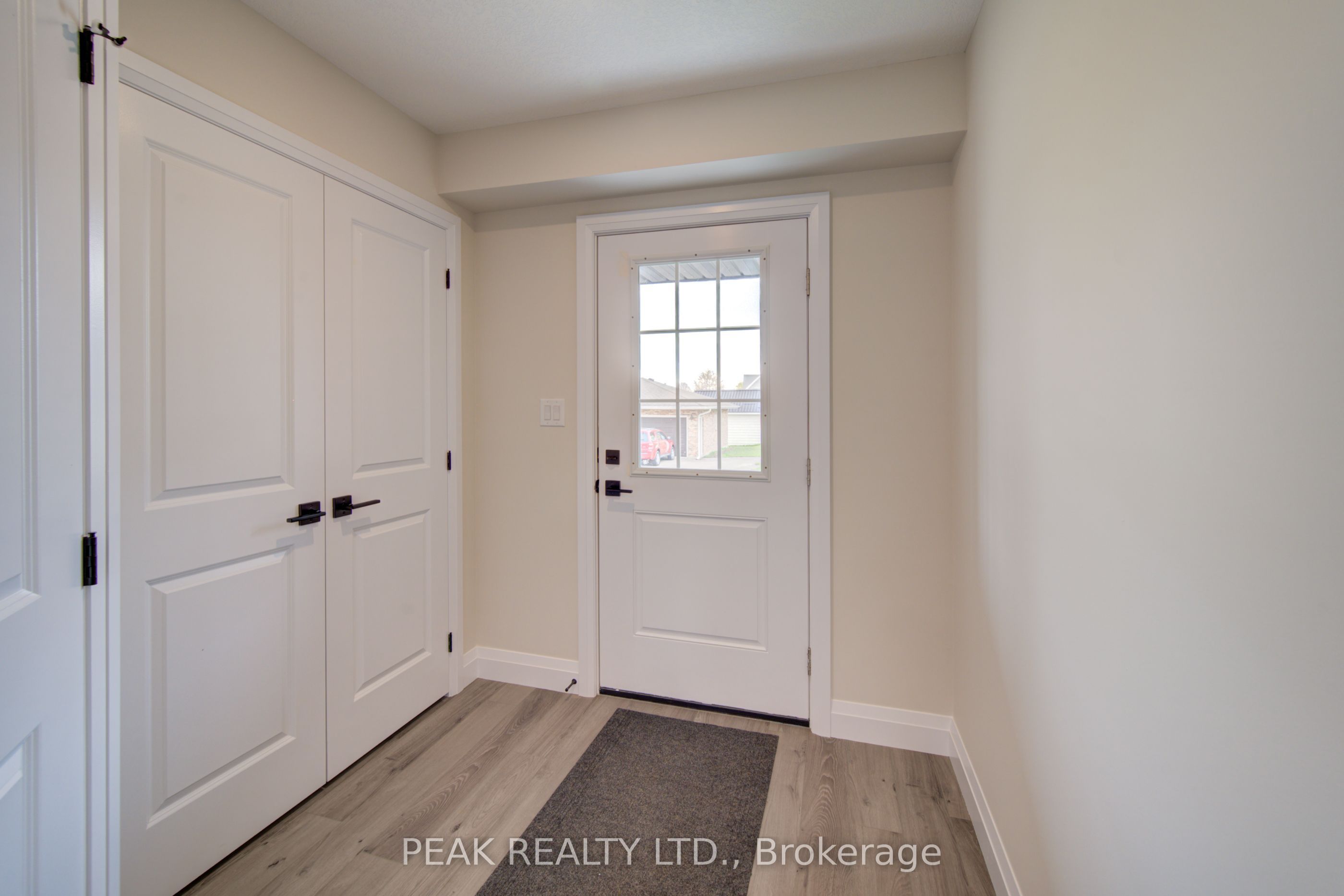 723 Elma Street W
