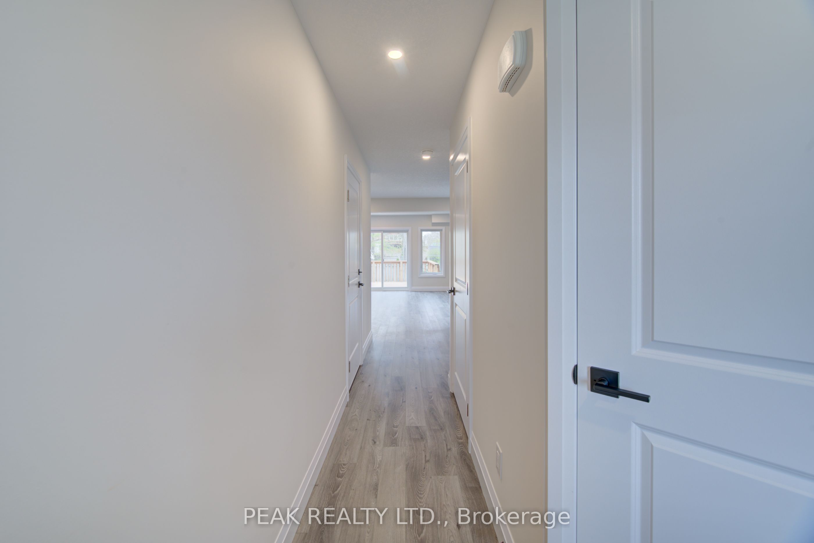 723 Elma Street W