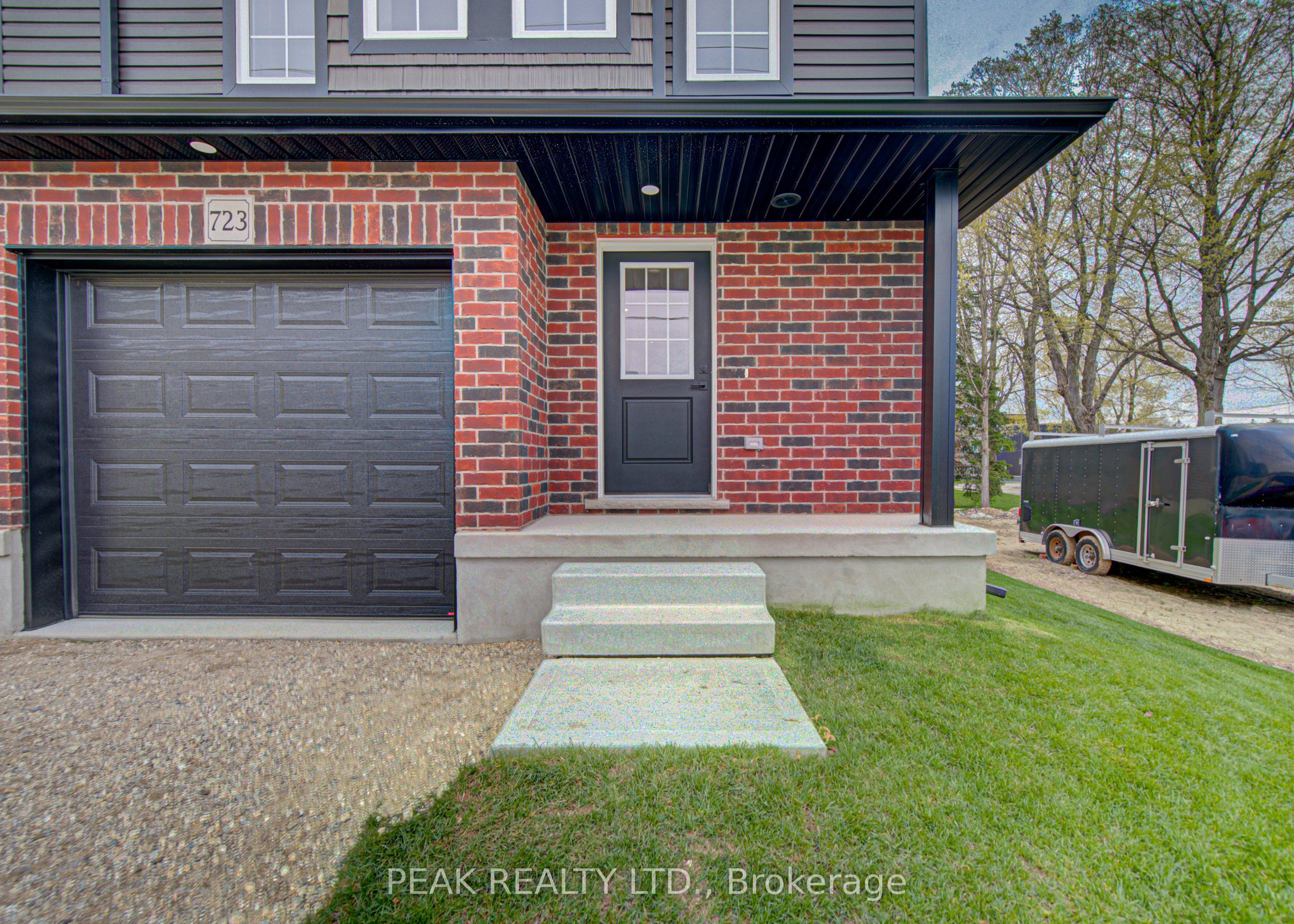 723 Elma Street W