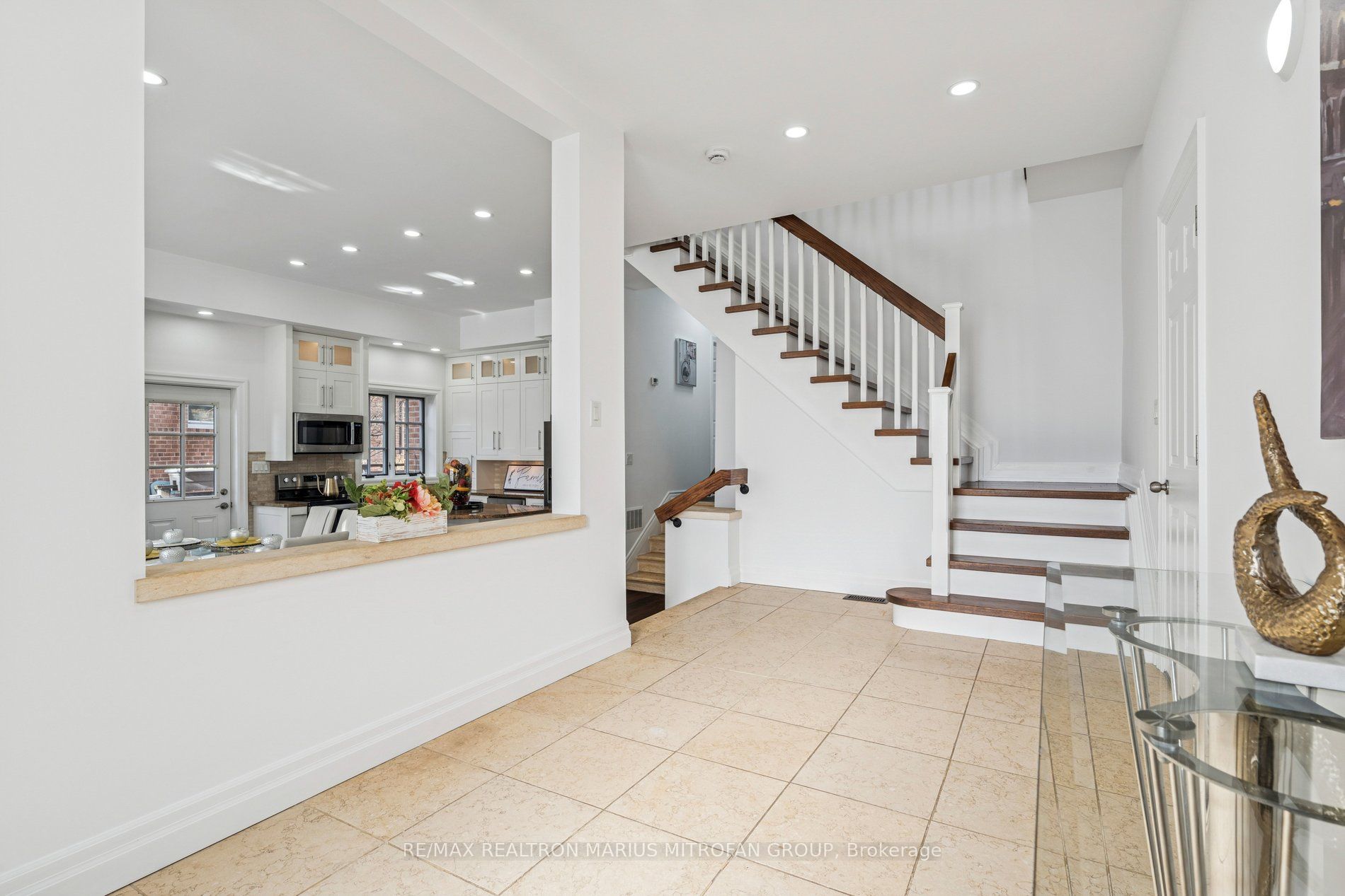 7 Rollins Place