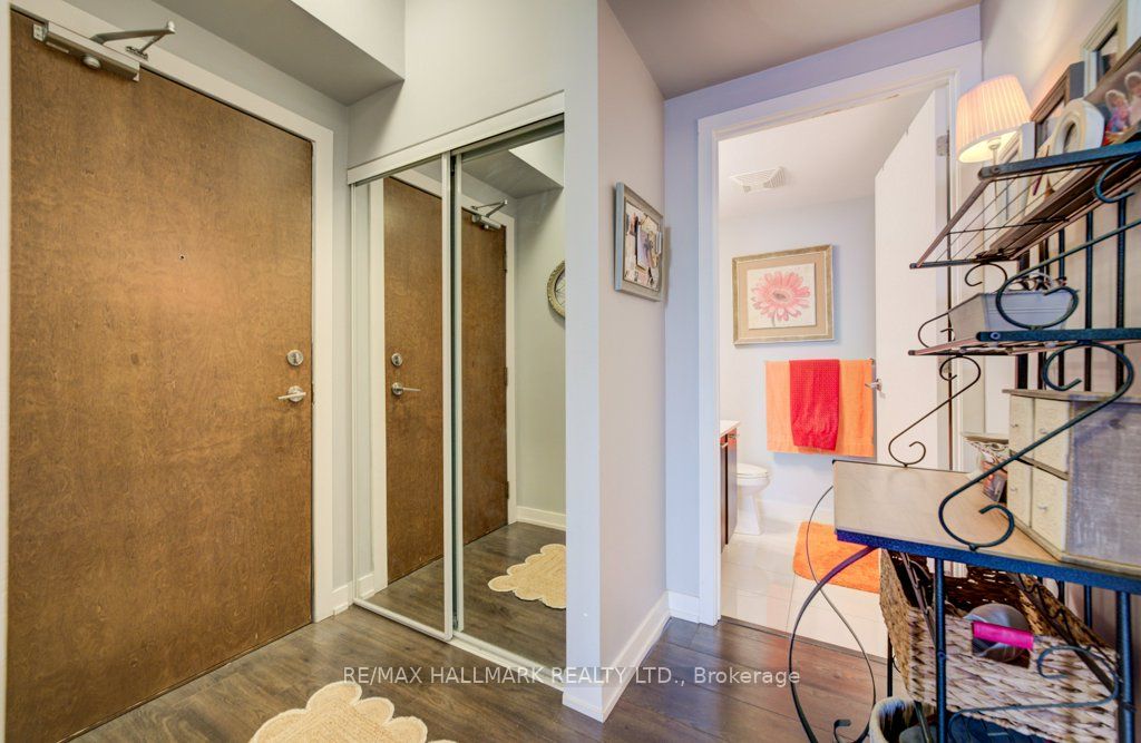 2200 Lakeshore Boulevard W 2309