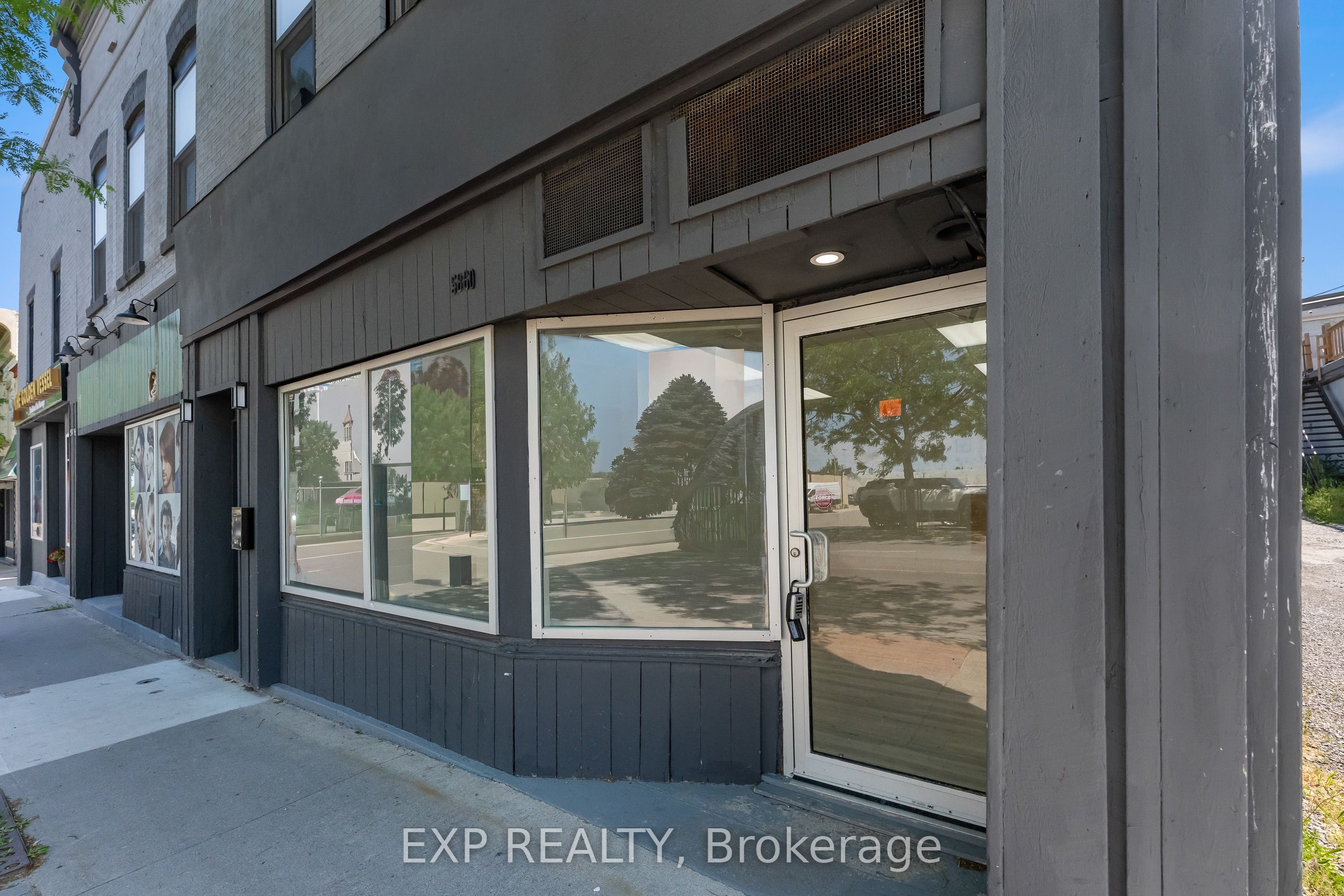 5856-5860 FERRY Street
