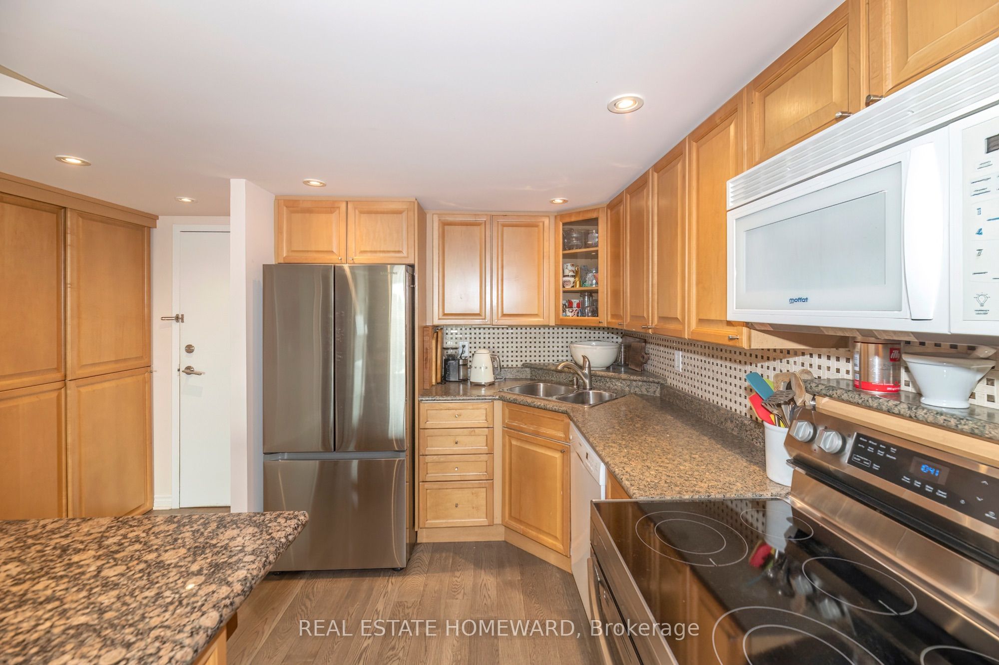 77 Maitland Place 615