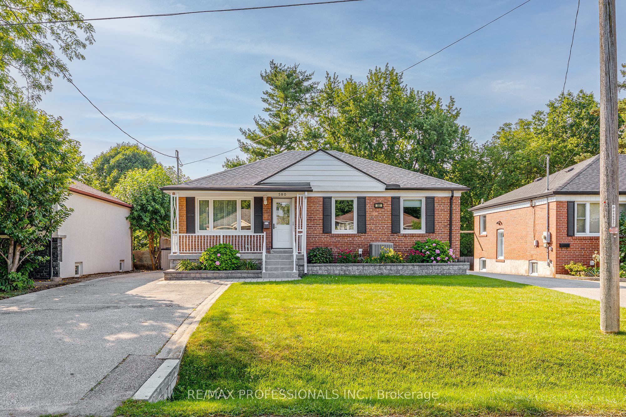 580 Exbury Crescent
