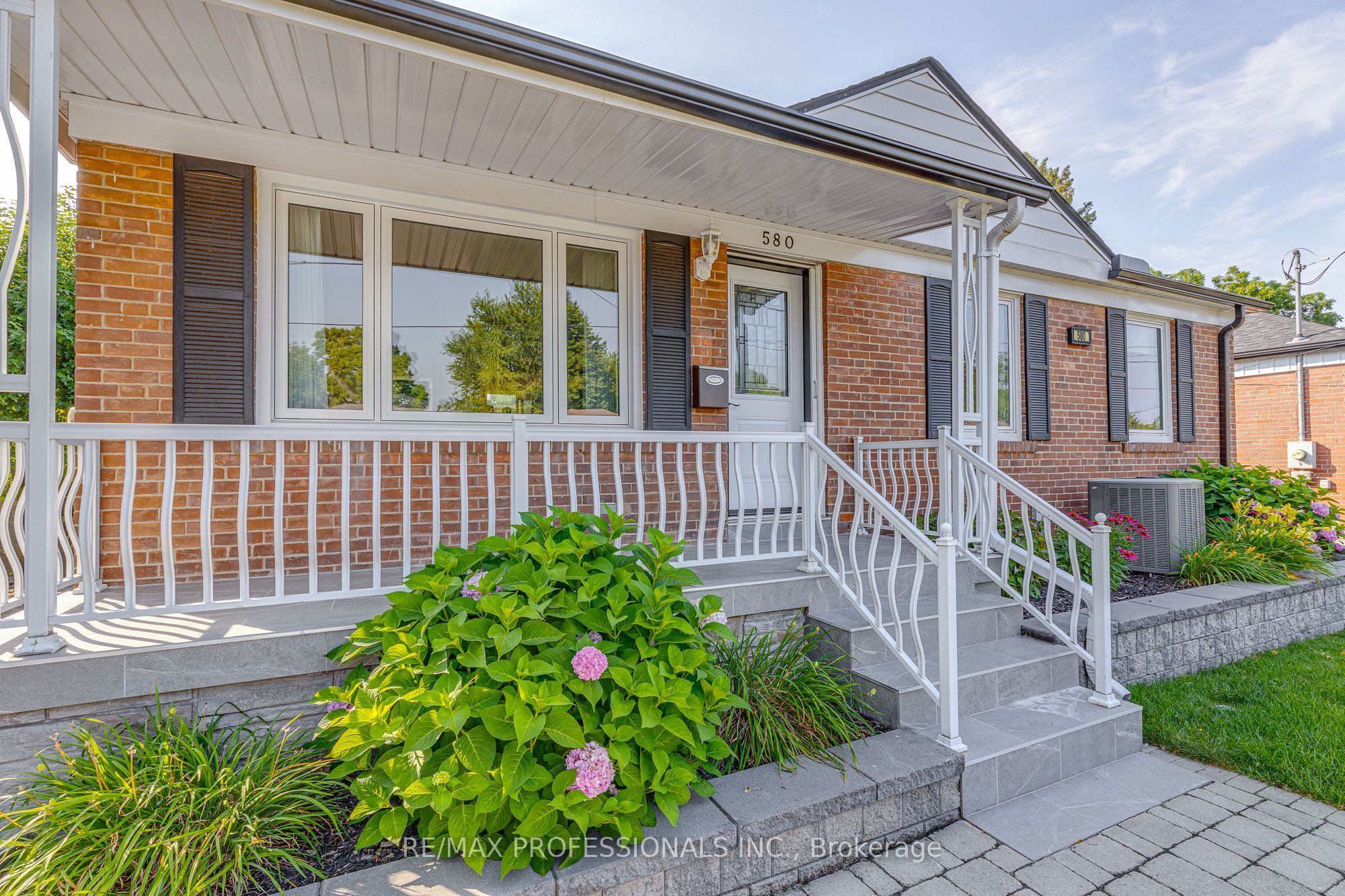 580 Exbury Crescent
