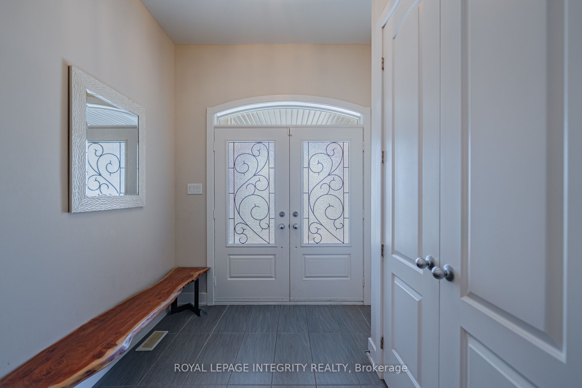 176 ESCARPMENT Crescent