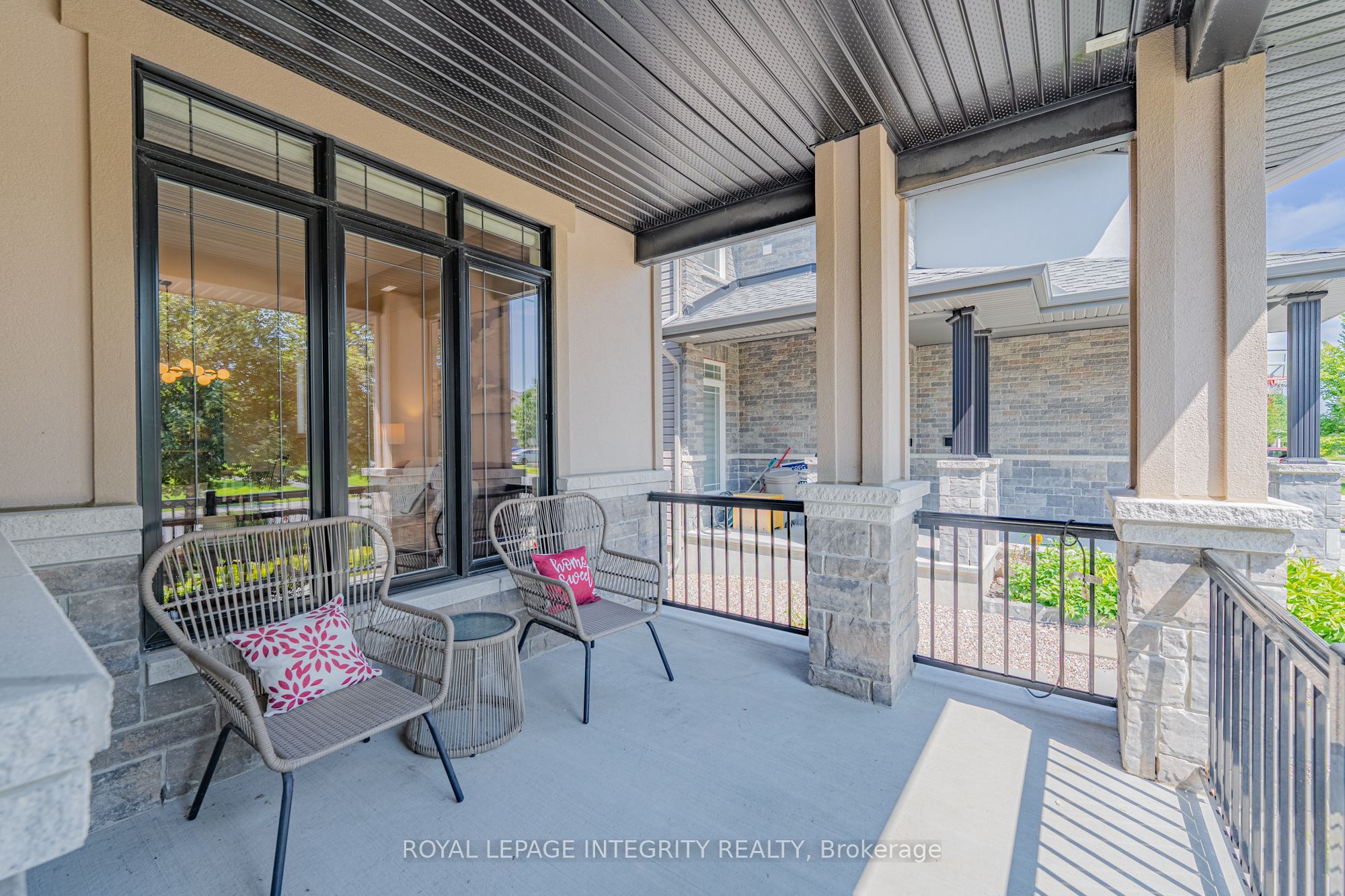 176 ESCARPMENT Crescent