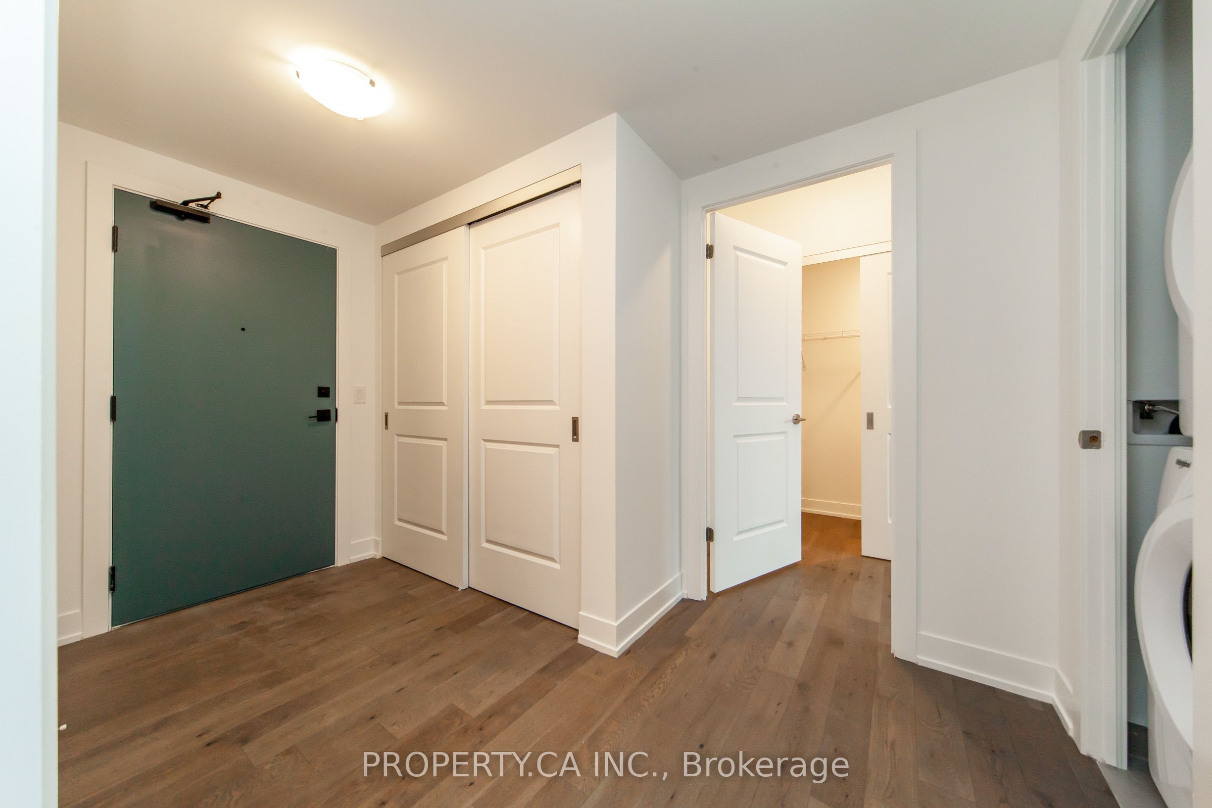 1063 Douglas Mccurdy Common 1206