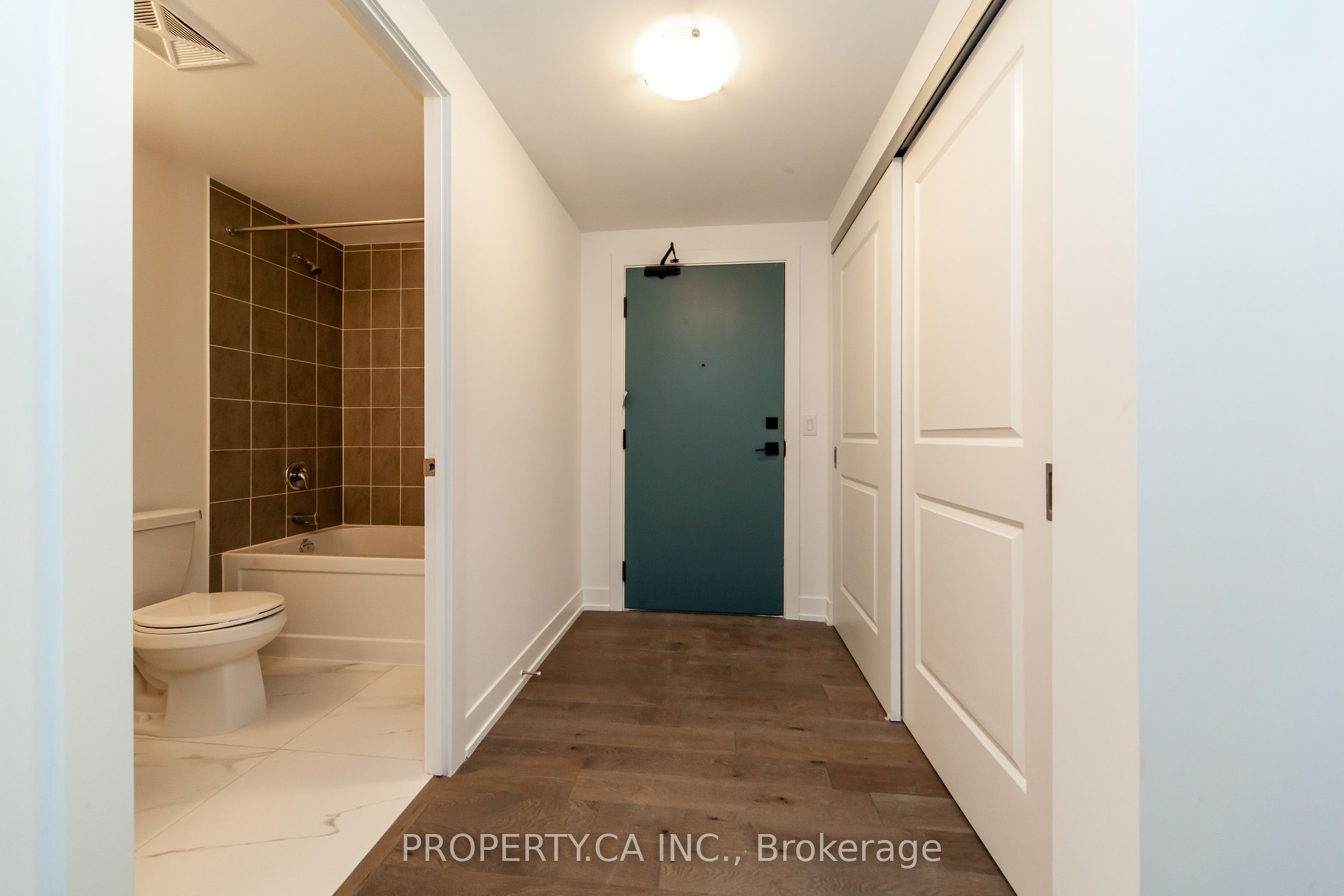 1063 Douglas Mccurdy Common 1206
