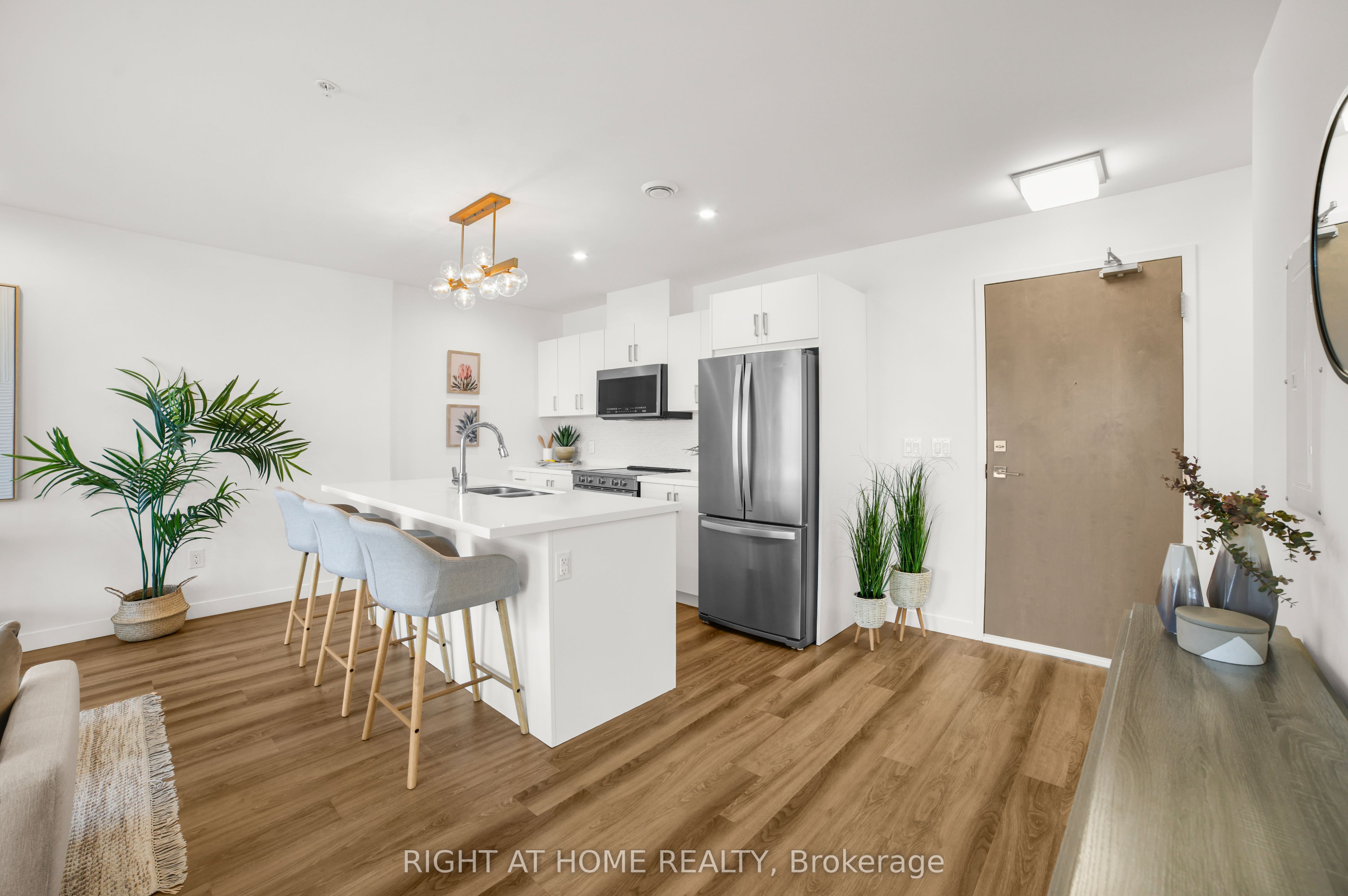 479 CHARLTON Avenue E 205