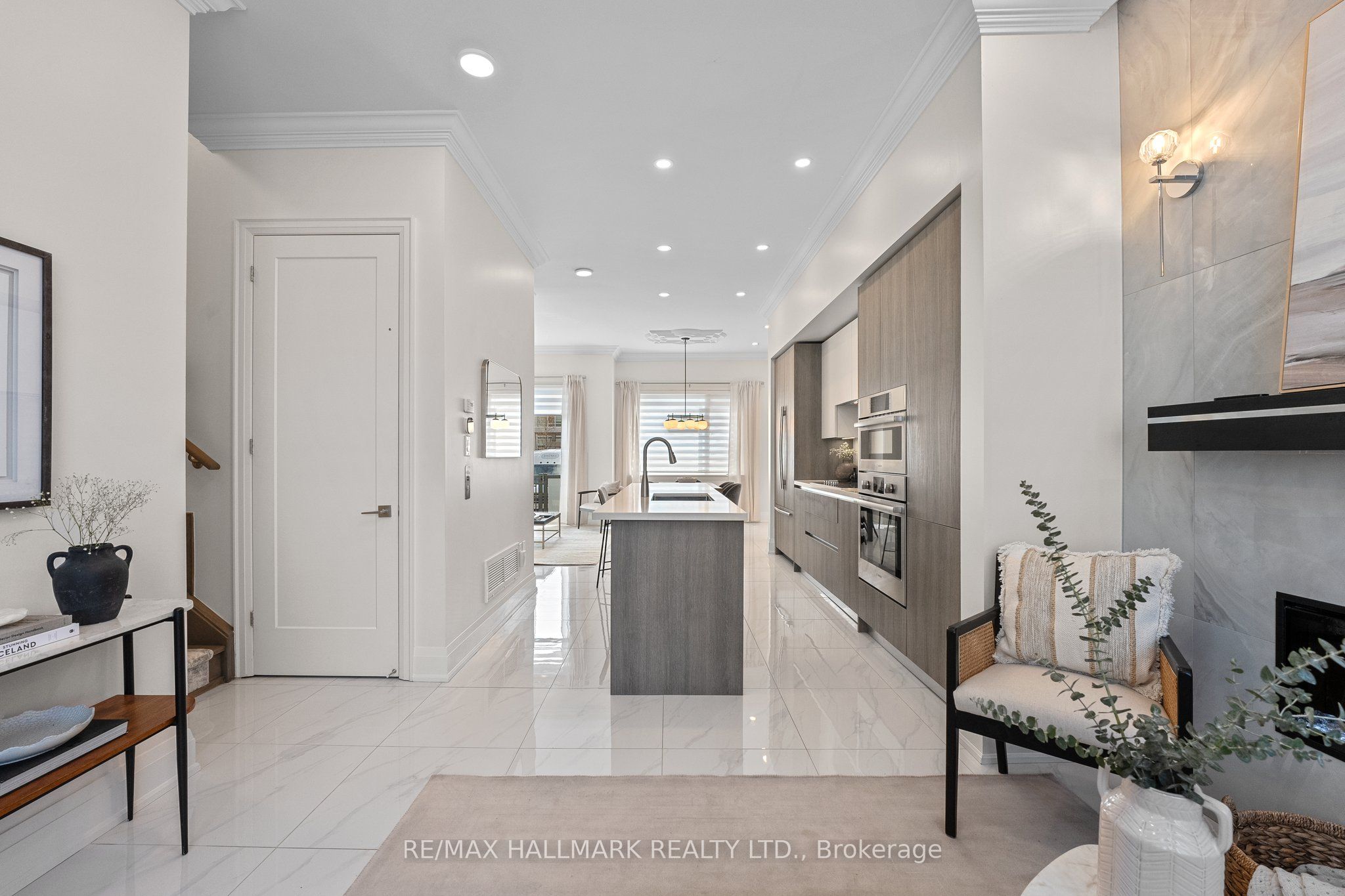129 High Street W