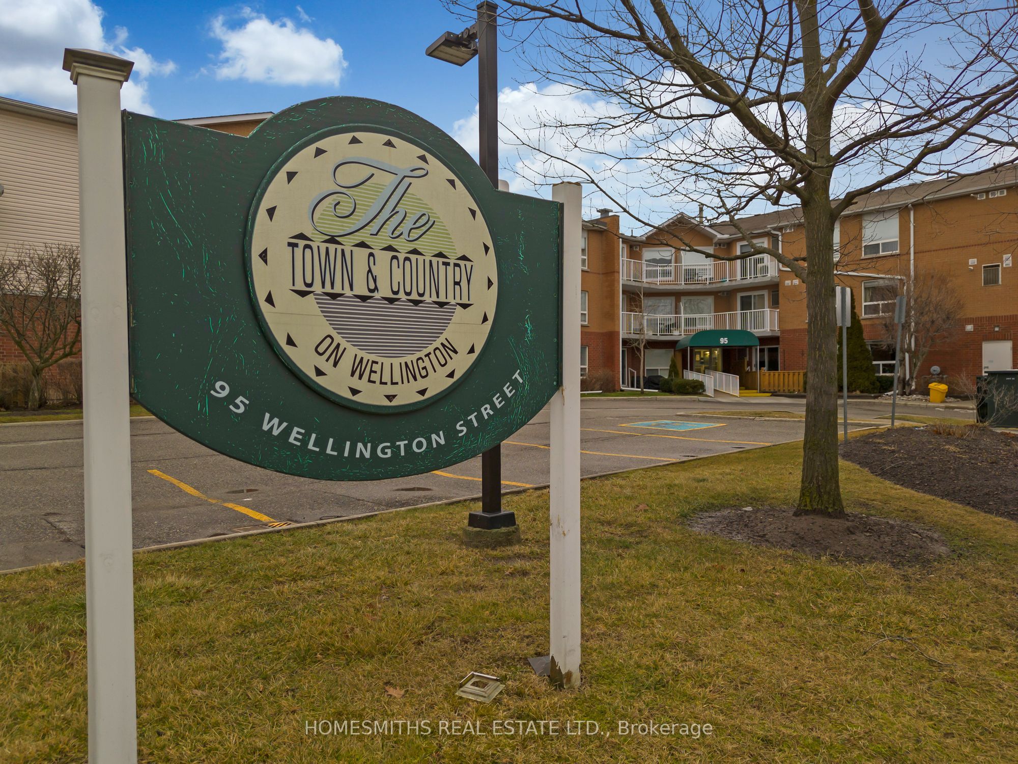 95 Wellington Street 214