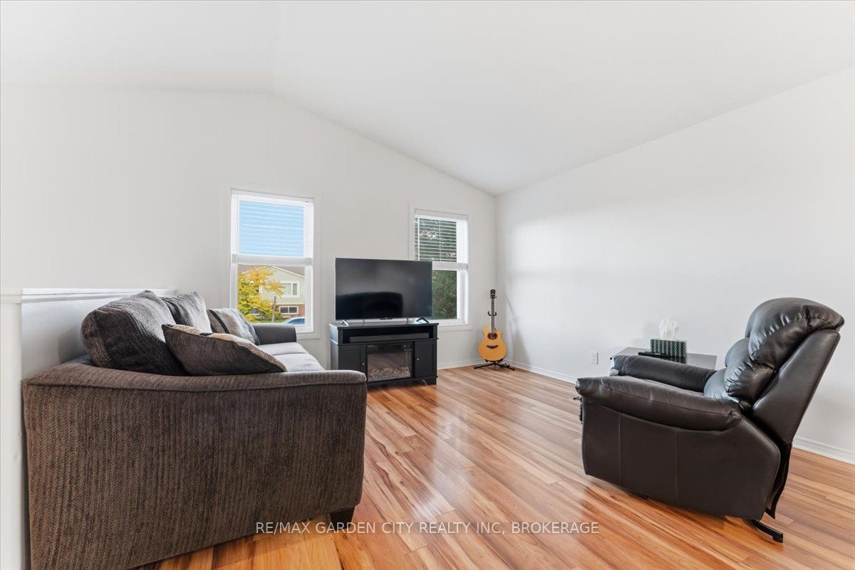 4 FOX TRAIL Drive