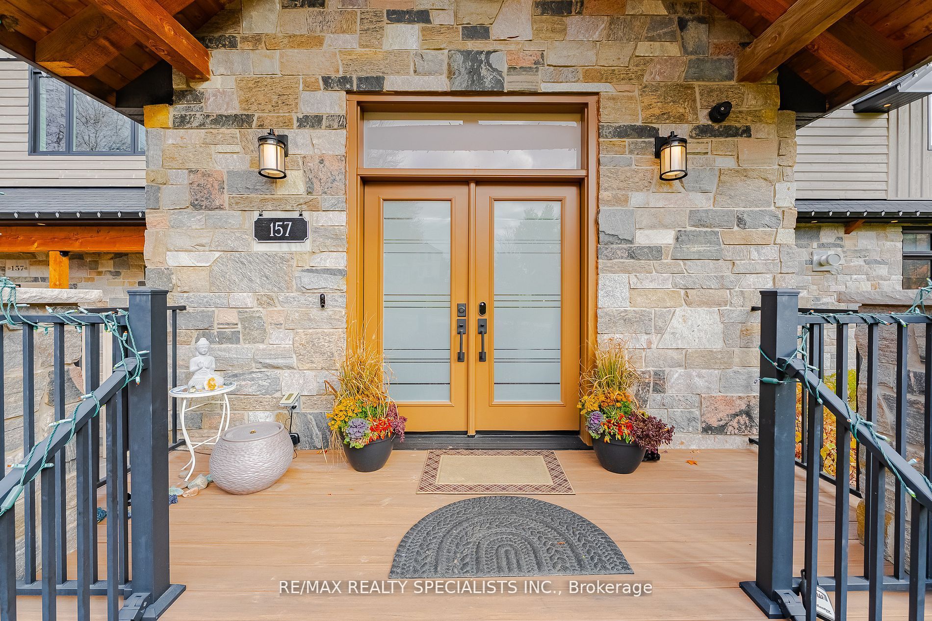 157 Confederation Street S