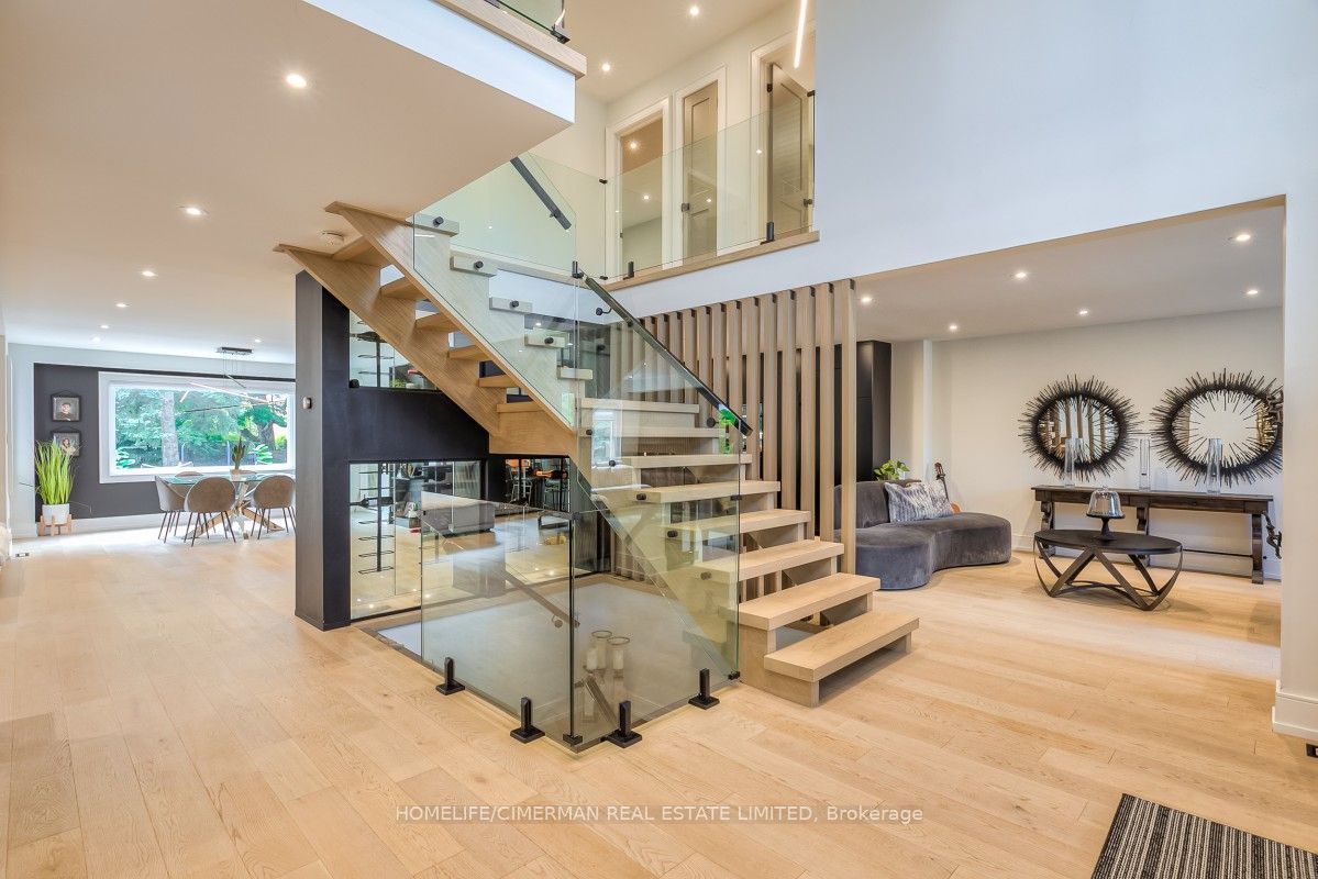 365 Kennedy Street W