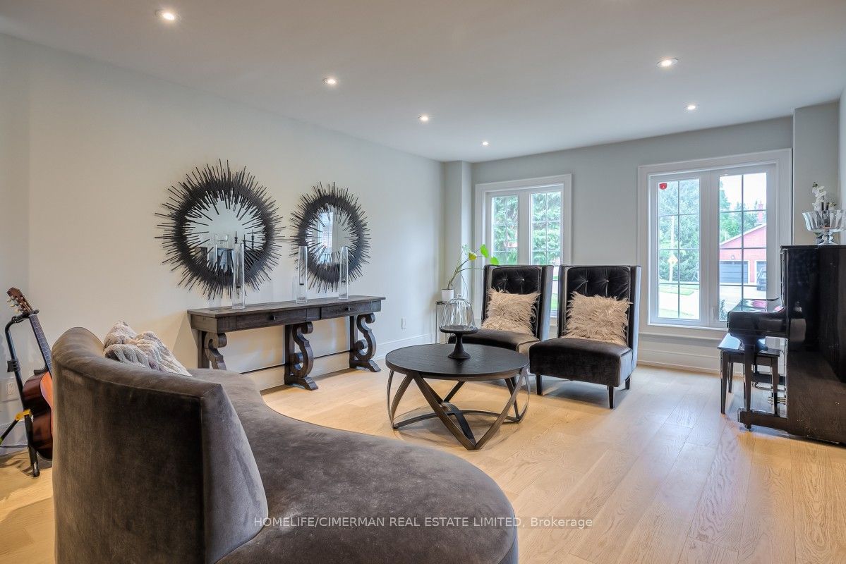 365 Kennedy Street W