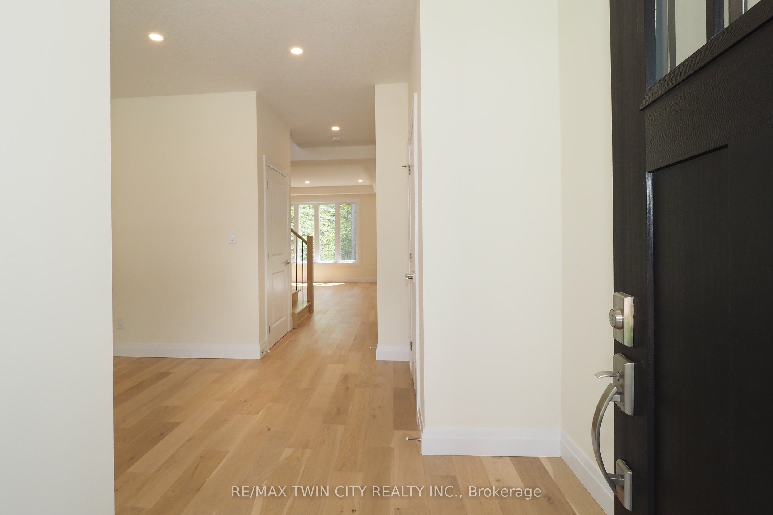220 JEFFREY Place