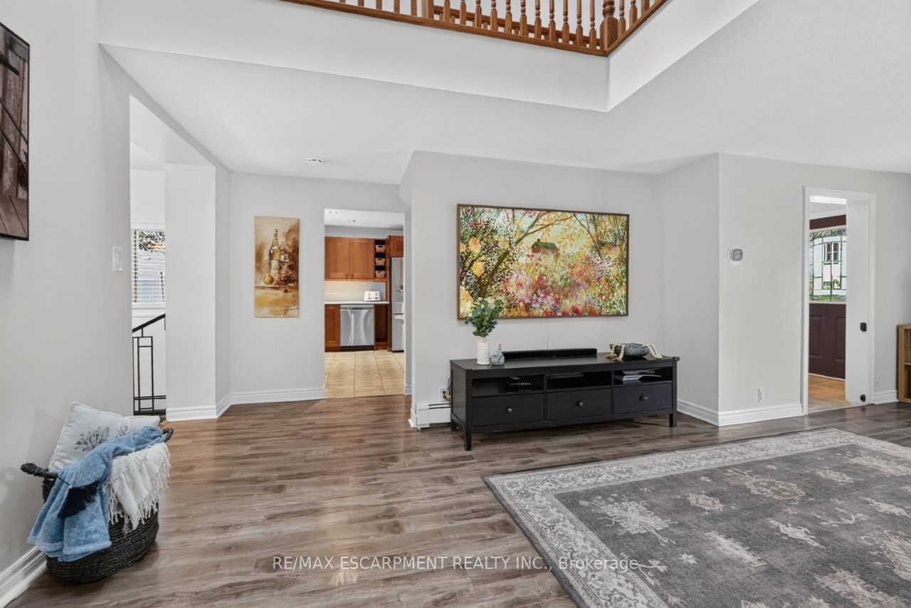 173 Main Street W