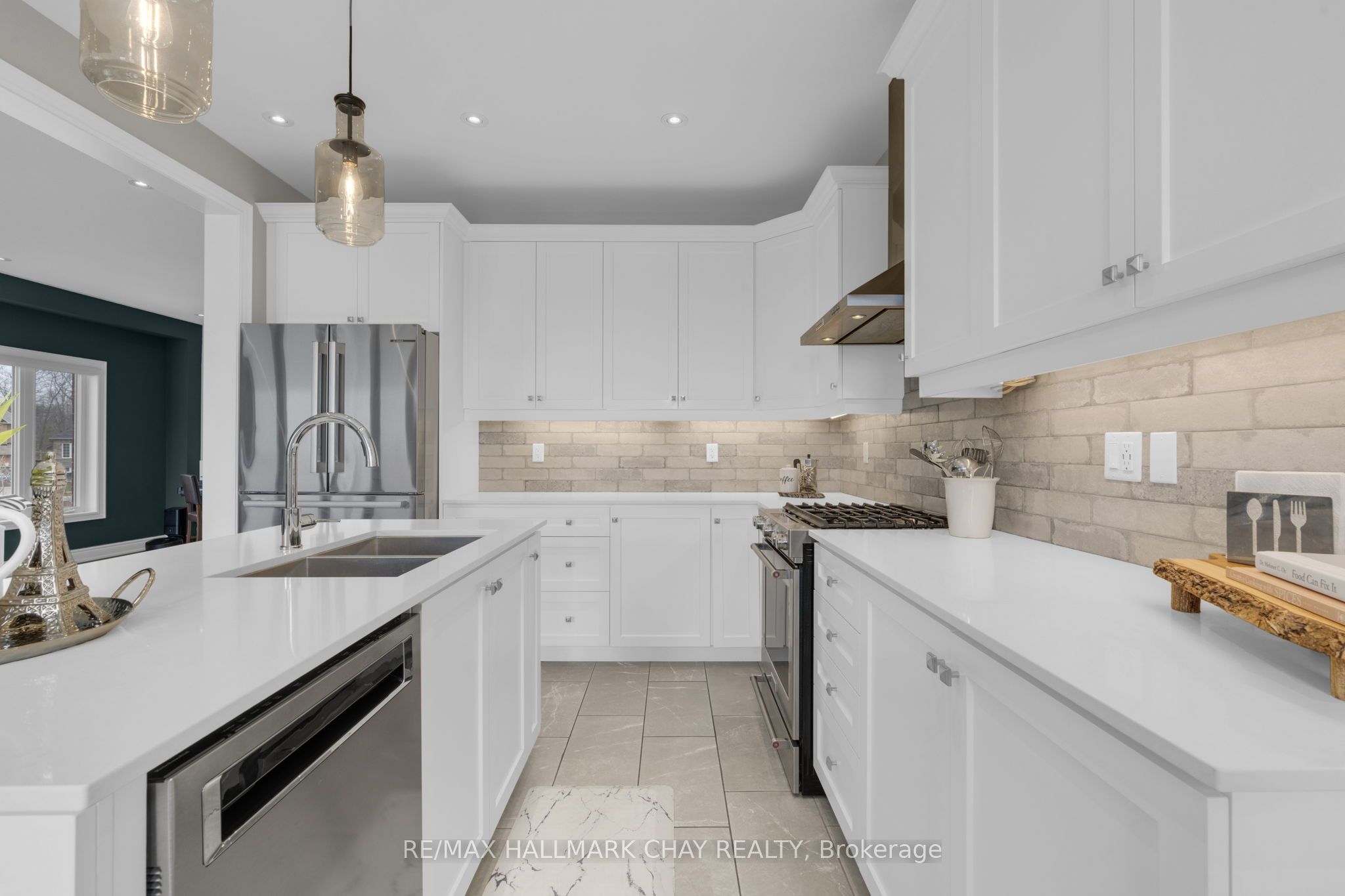 18 Cypress Point Street