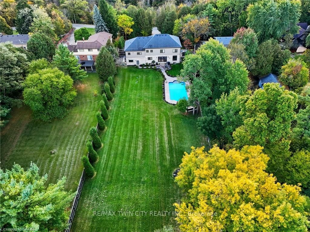 855 Avenue Road
