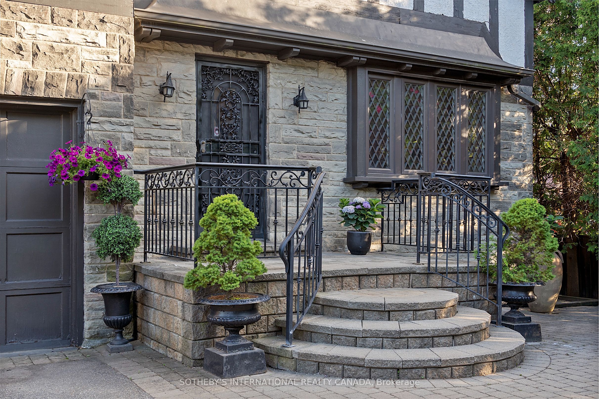 4009 Bloor Street W