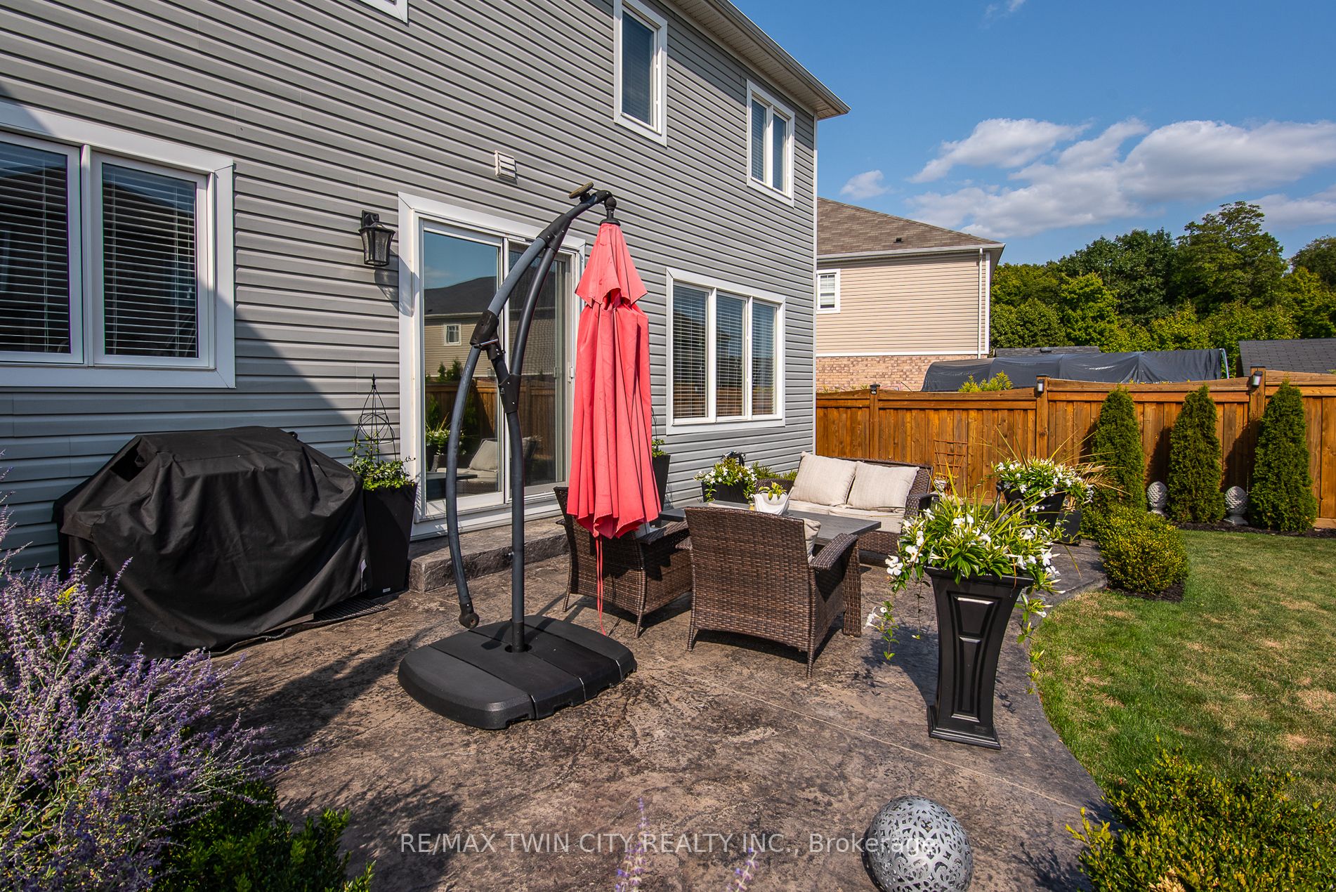 232 Shady Glen Crescent