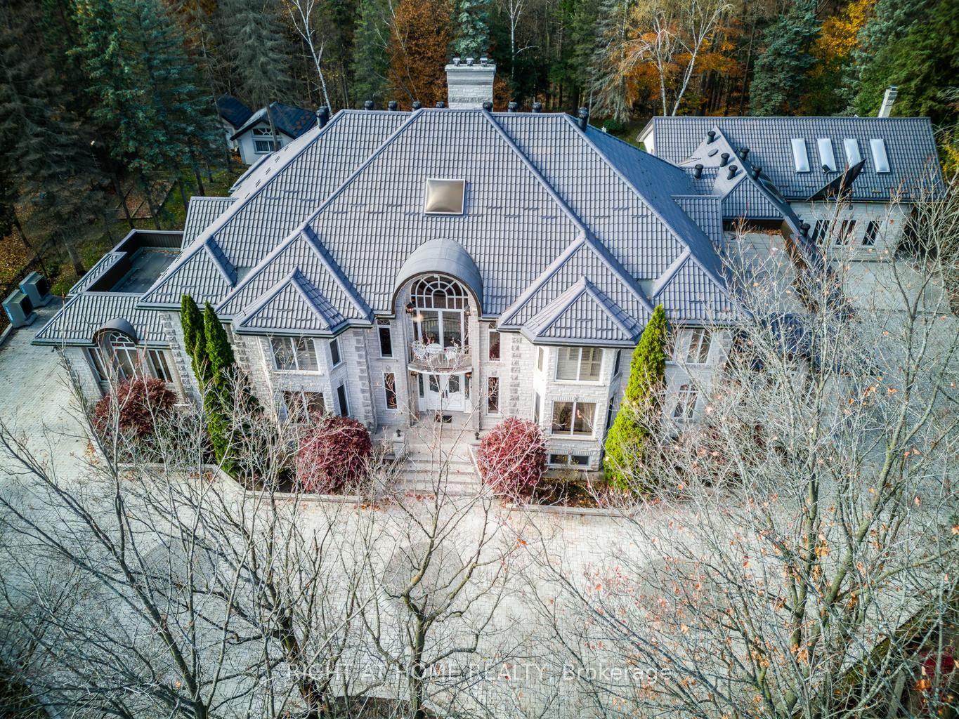 38 Sugarbush Court E