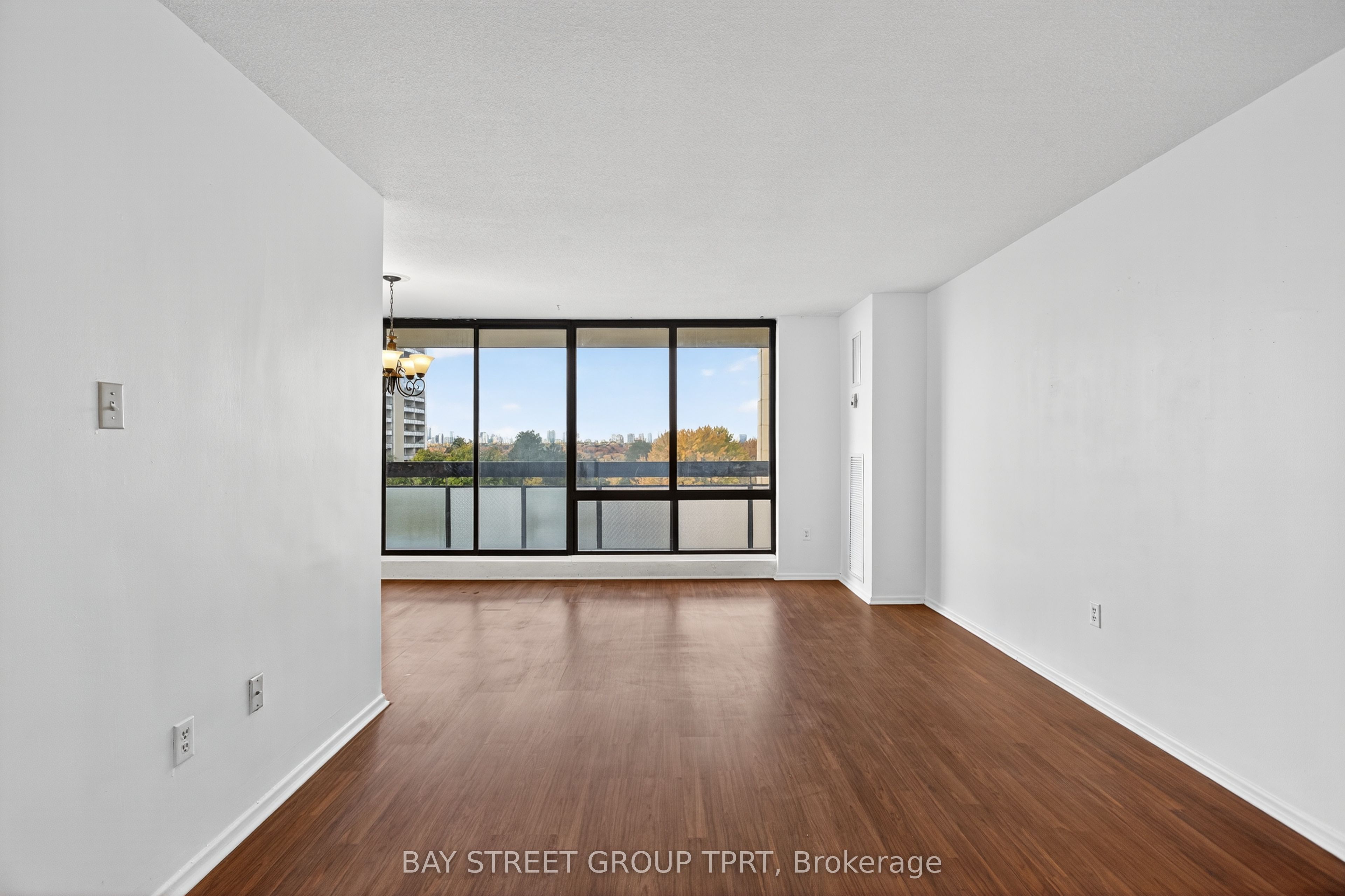 350 Seneca Hill Drive 504