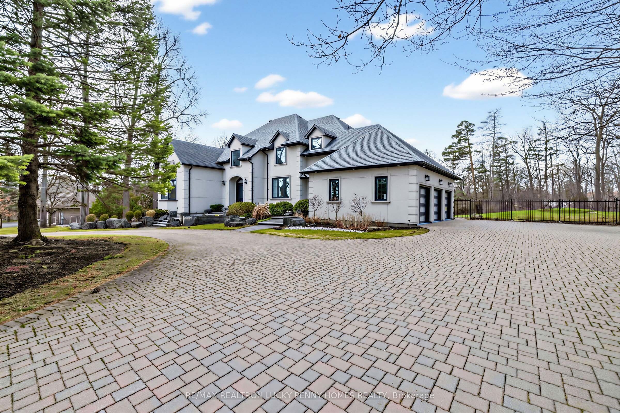 18 Walnut Glen Place