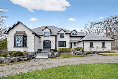 18 Walnut Glen Place Markham ON L6C 1A3