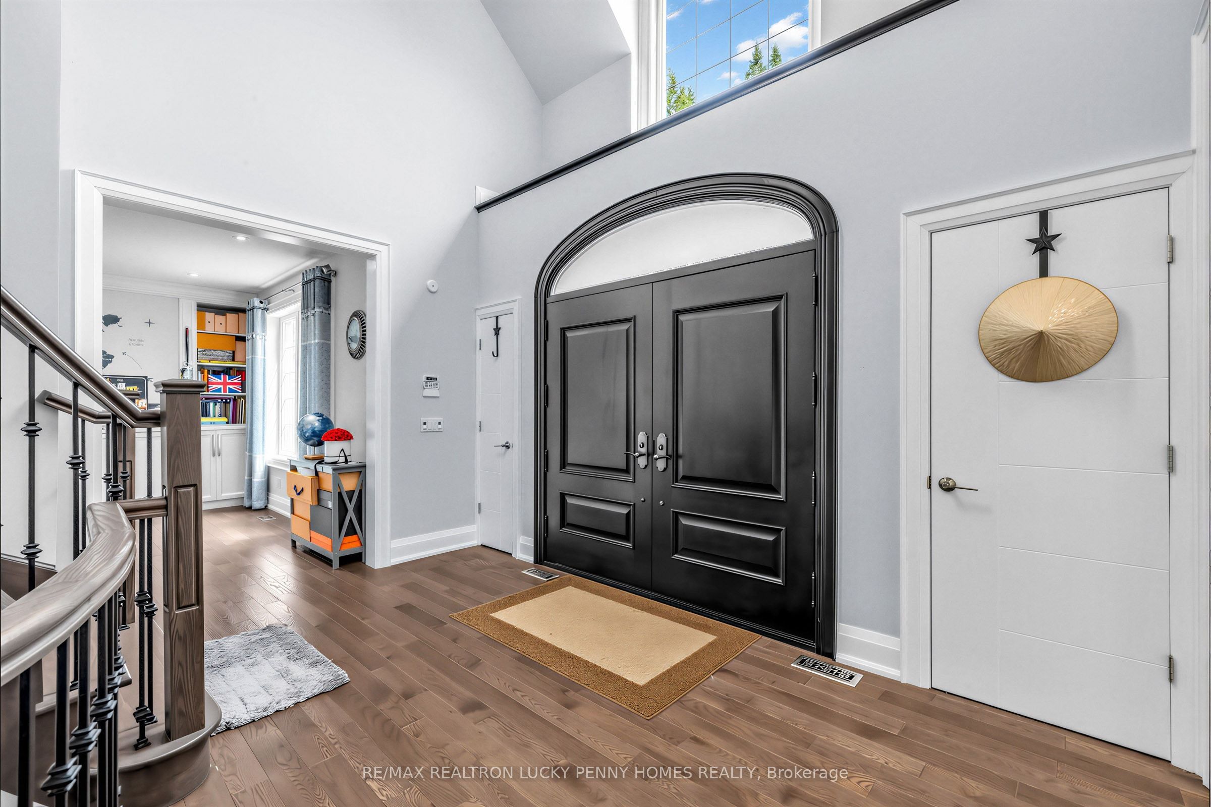 18 Walnut Glen Place