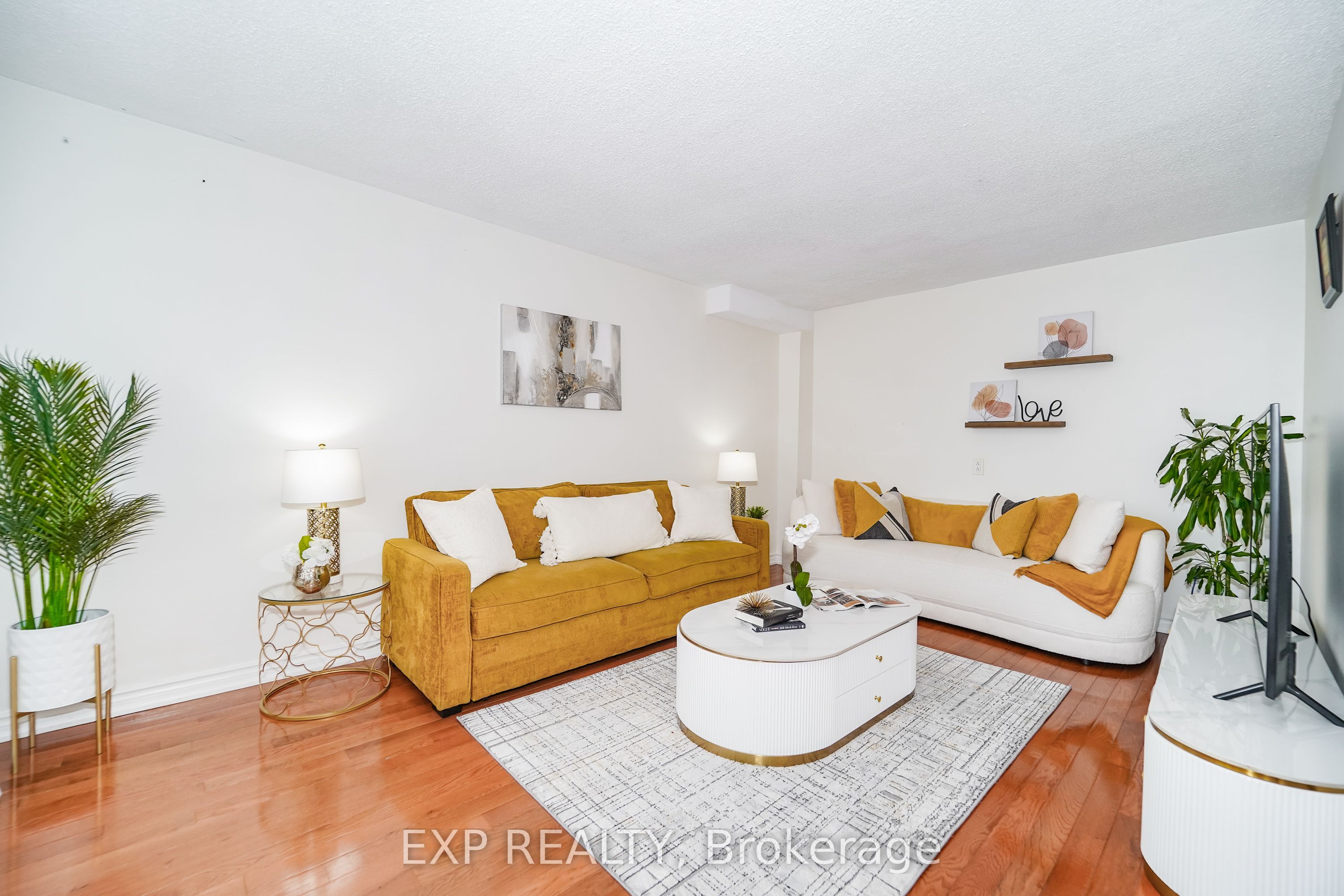 246 Mary Street N