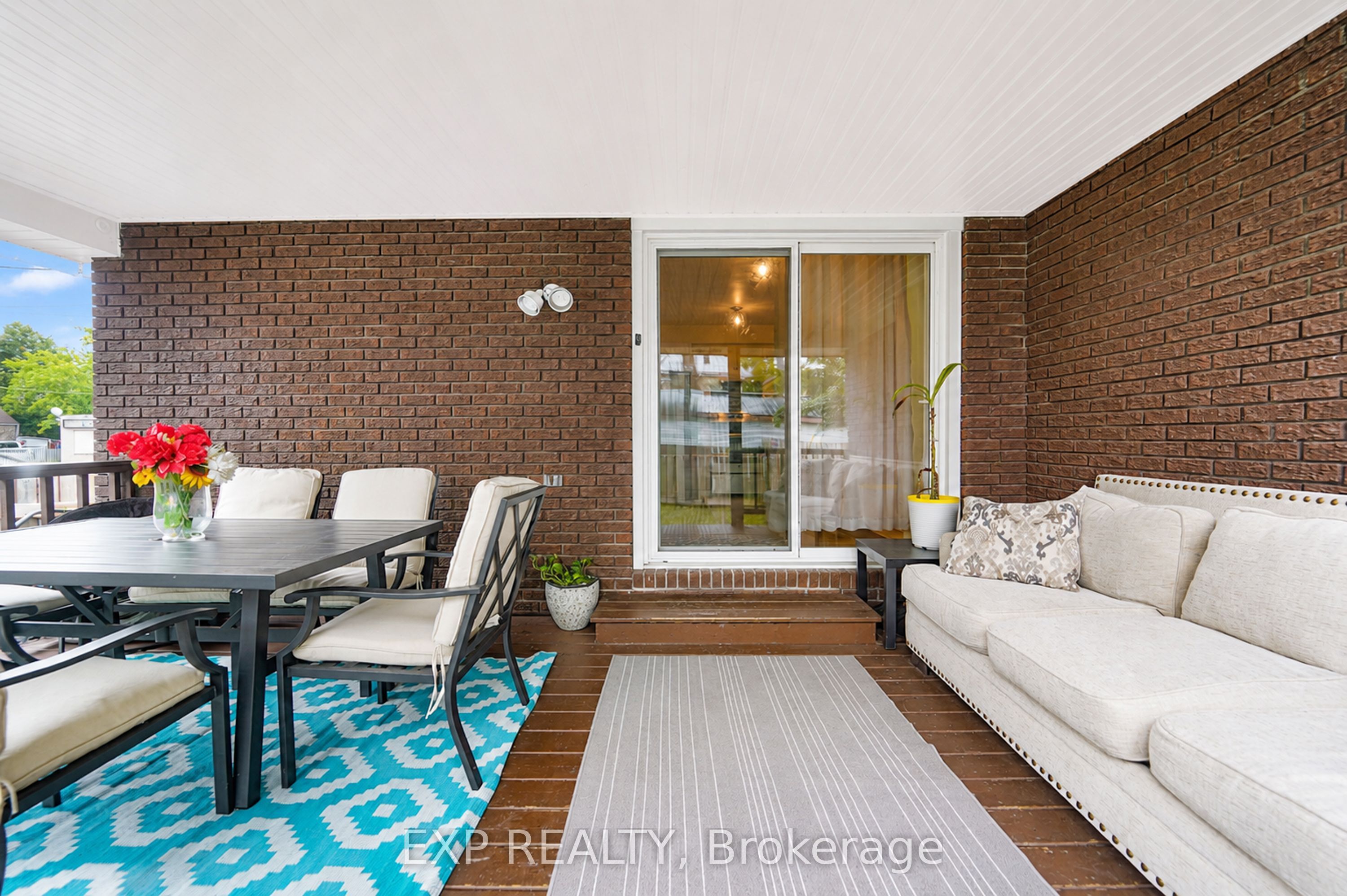 246 Mary Street N