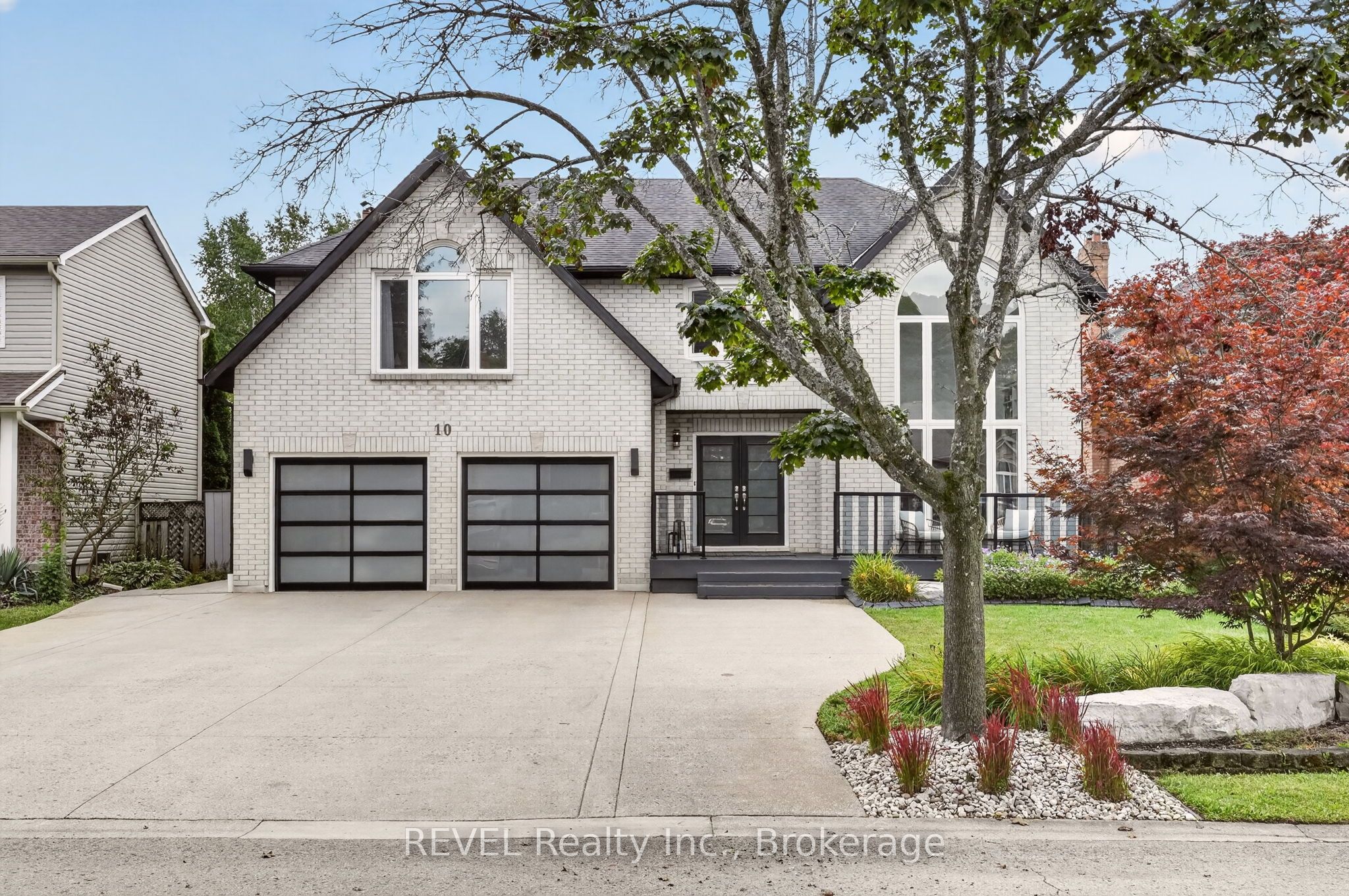10 Meadowbrook Lane