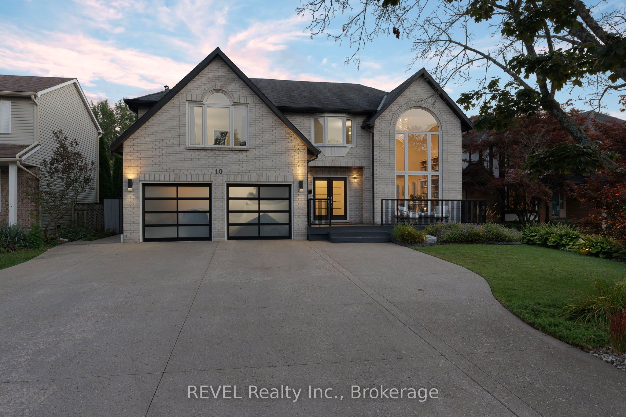 10 Meadowbrook Lane